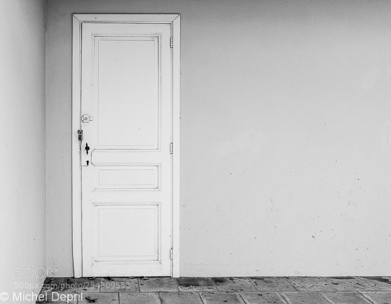 Sony a6000 sample photo. Closed door photography