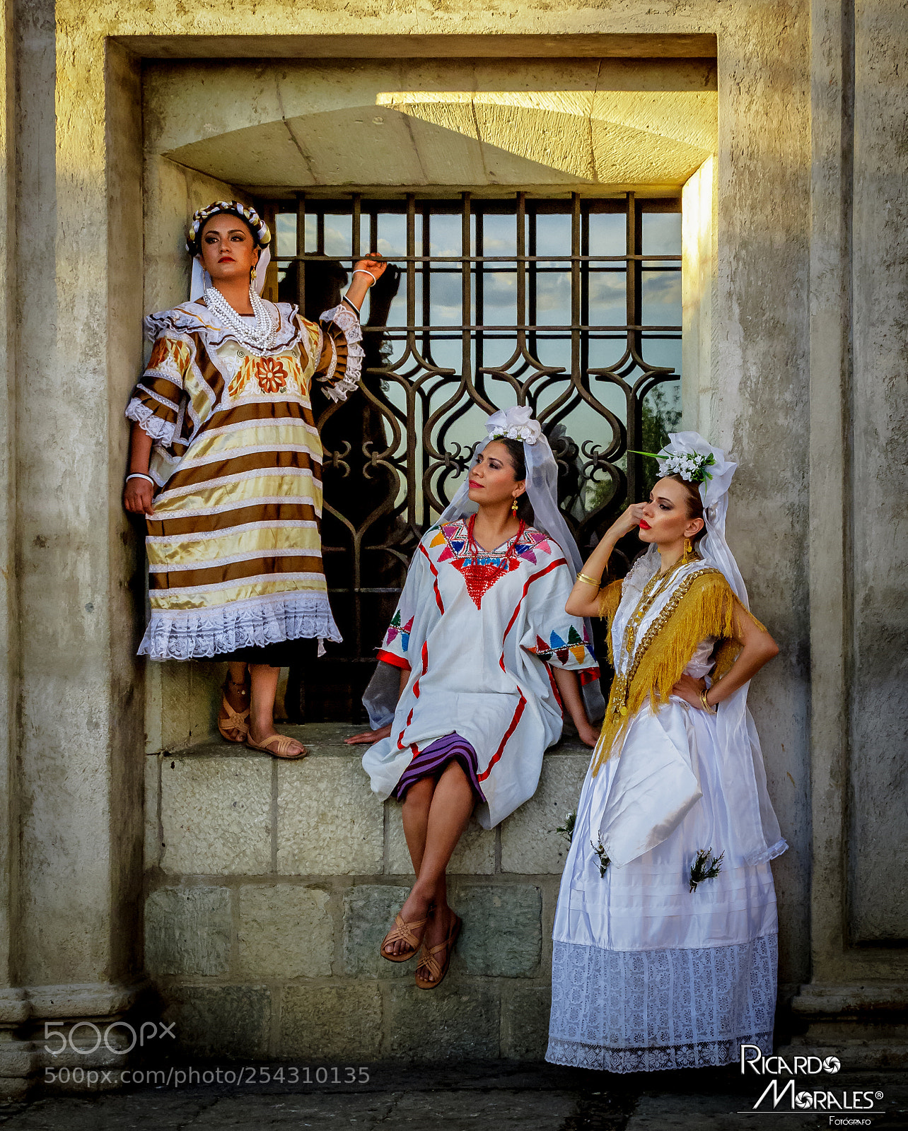 Canon PowerShot G10 sample photo. Vestidos t picos oaxaque photography