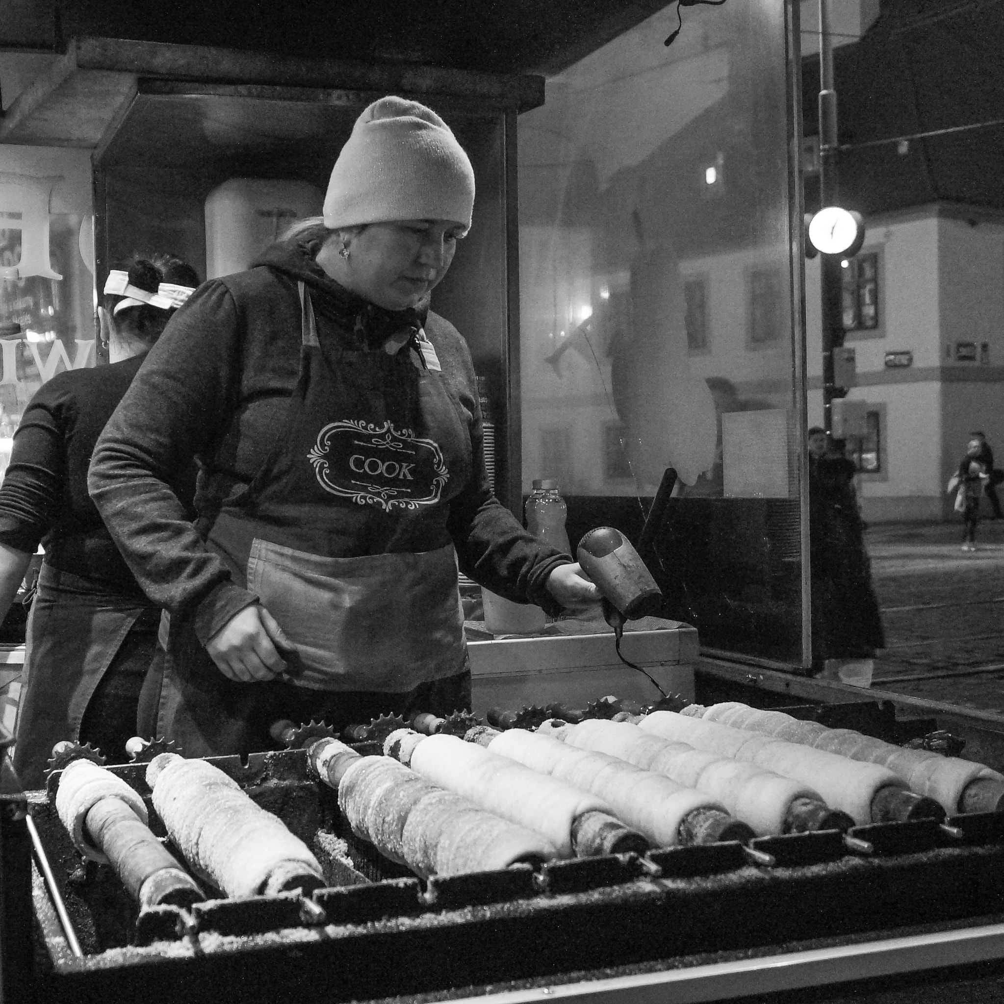 Sony Alpha NEX-F3 sample photo. Cylindrical cake vendor photography