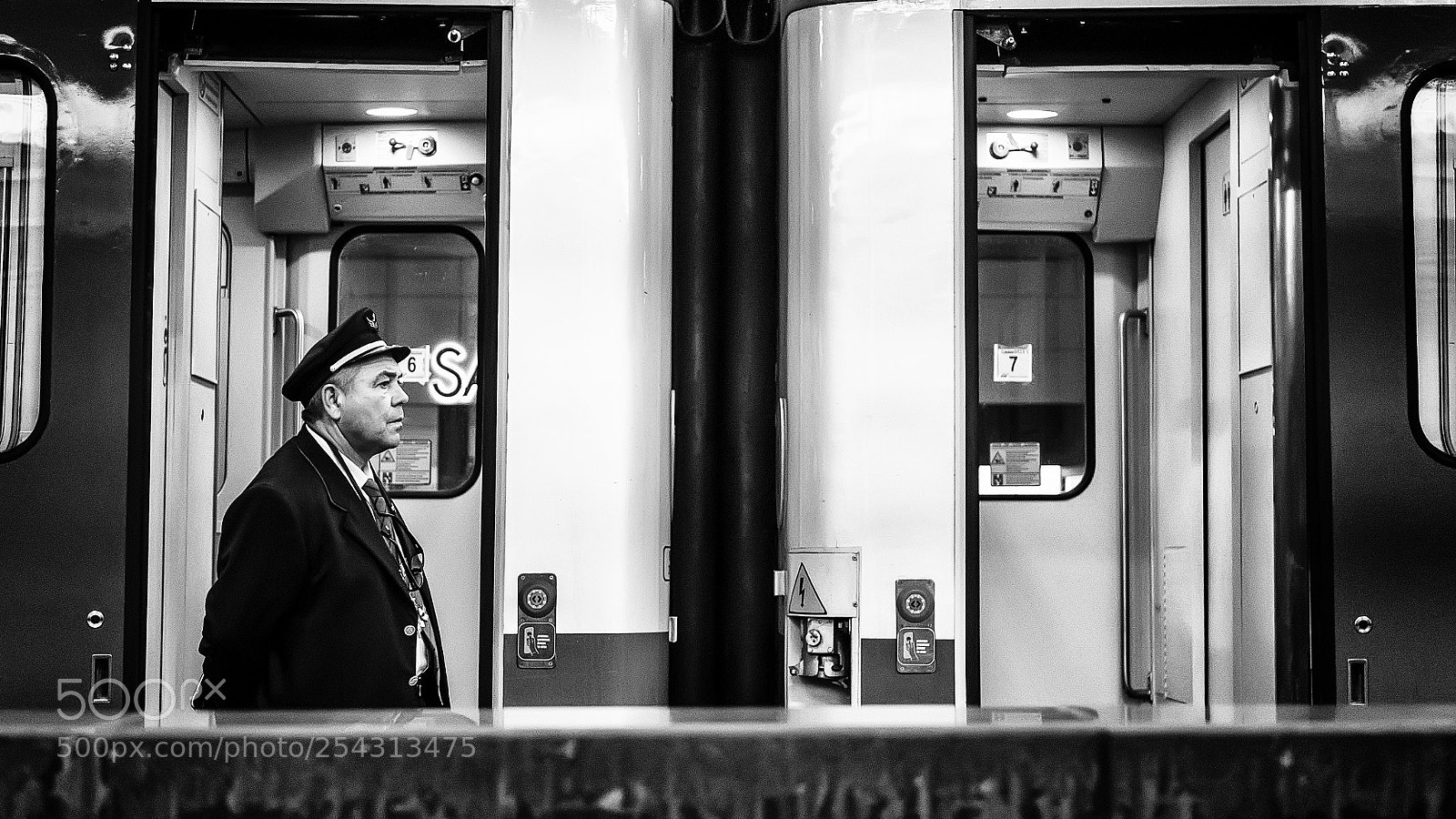 Olympus OM-D E-M10 II sample photo. Railway station #678 photography