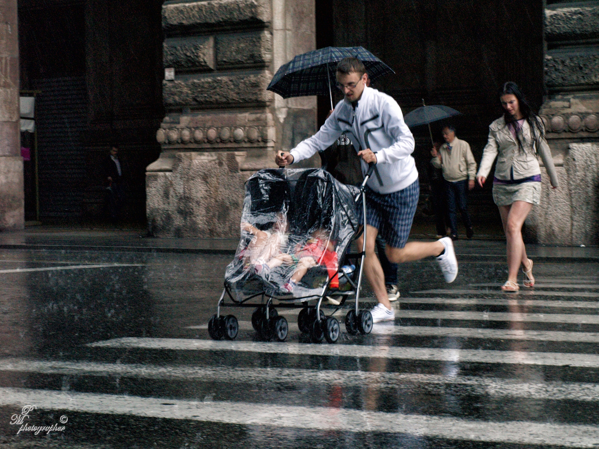 Olympus E-400 (EVOLT E-400) sample photo. Rainy day photography