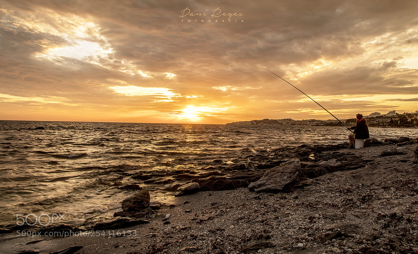Canon EOS 80D sample photo. Pescador de la zona photography