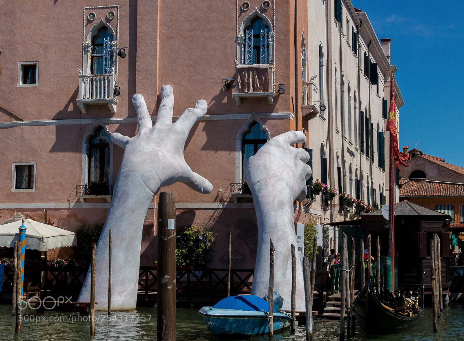 Canon EOS 77D (EOS 9000D / EOS 770D) sample photo. The giant of venice photography