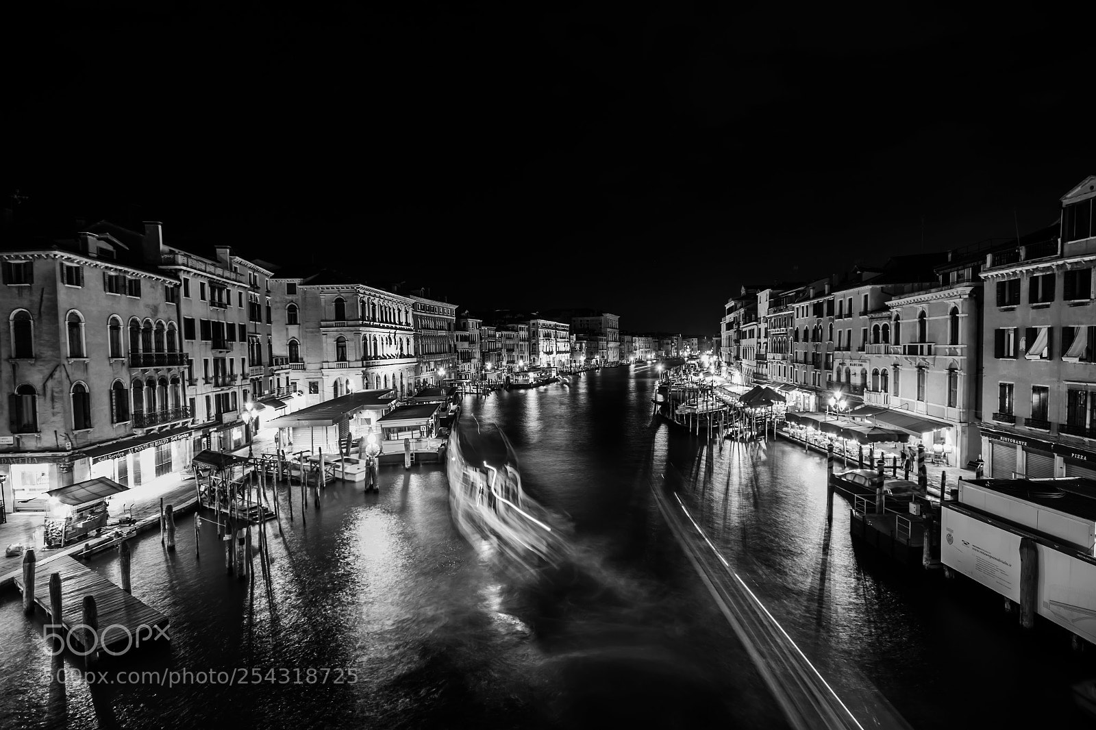 Canon EOS 100D (EOS Rebel SL1 / EOS Kiss X7) sample photo. Traffic at canal grande photography