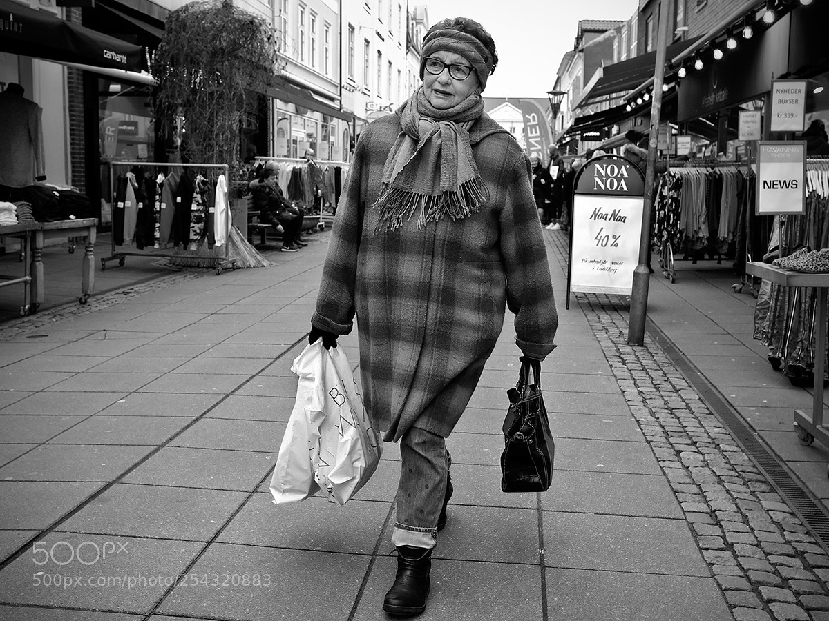 Fujifilm X-Pro2 sample photo. Cold day shopping 2 photography