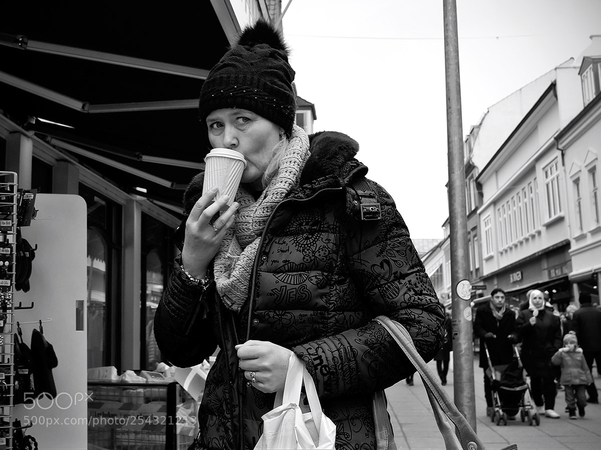 Fujifilm X-Pro2 sample photo. Hot cup shopper photography