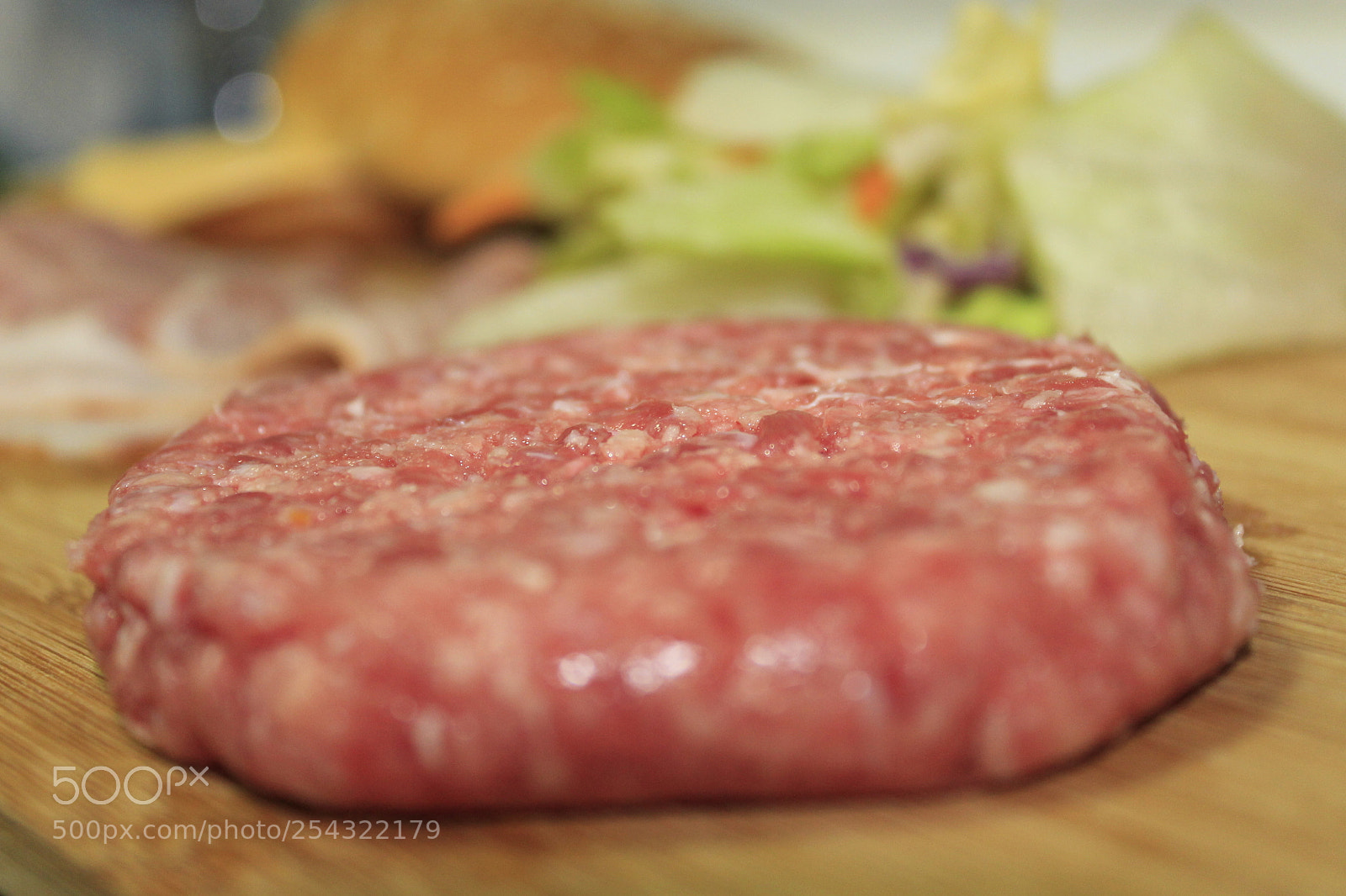 Canon EOS 1100D (EOS Rebel T3 / EOS Kiss X50) sample photo. Raw hamburguer on top photography