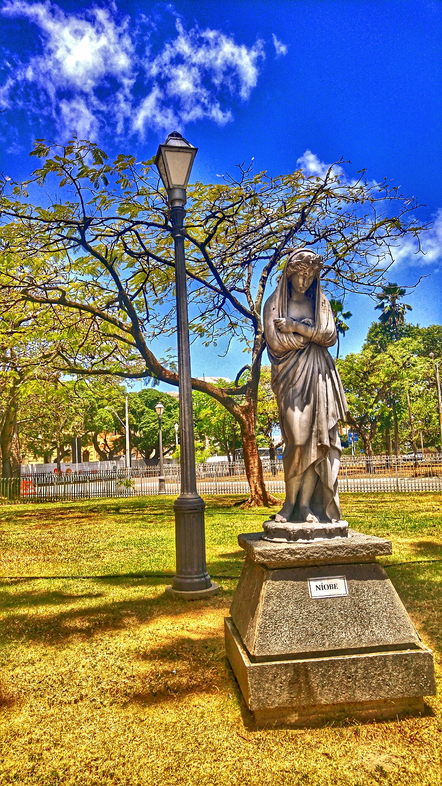 LG H818P sample photo. Statue in colors photography