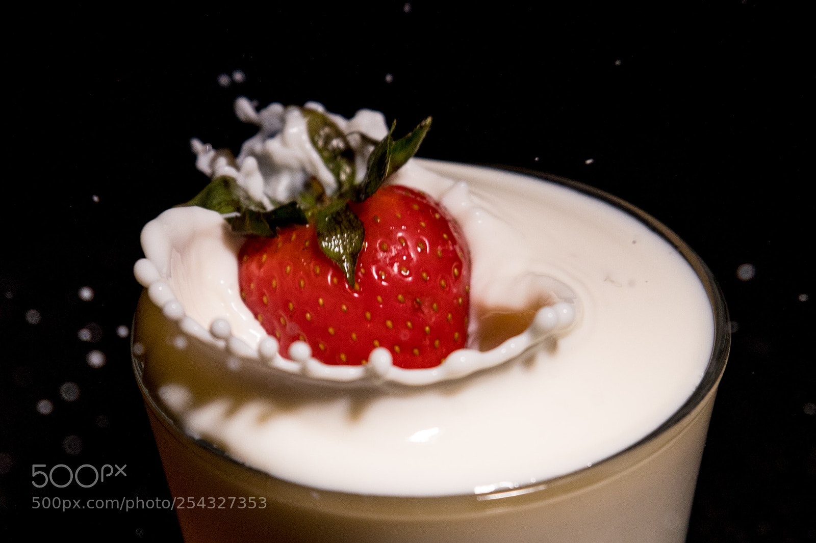 Canon EOS 5D Mark IV sample photo. Strawberry in white dress photography