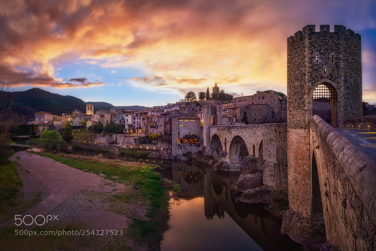 Canon EOS 5D Mark IV sample photo. The medieval town photography