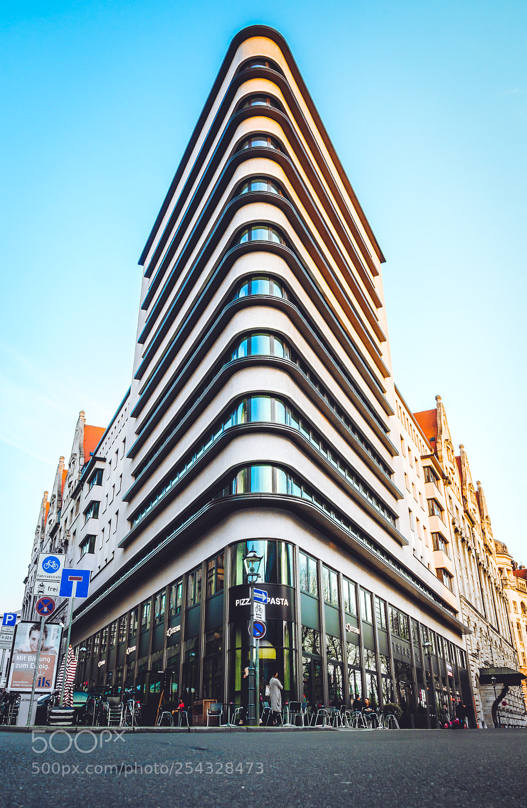 Canon EOS 650D (EOS Rebel T4i / EOS Kiss X6i) sample photo. Futuristic building photography