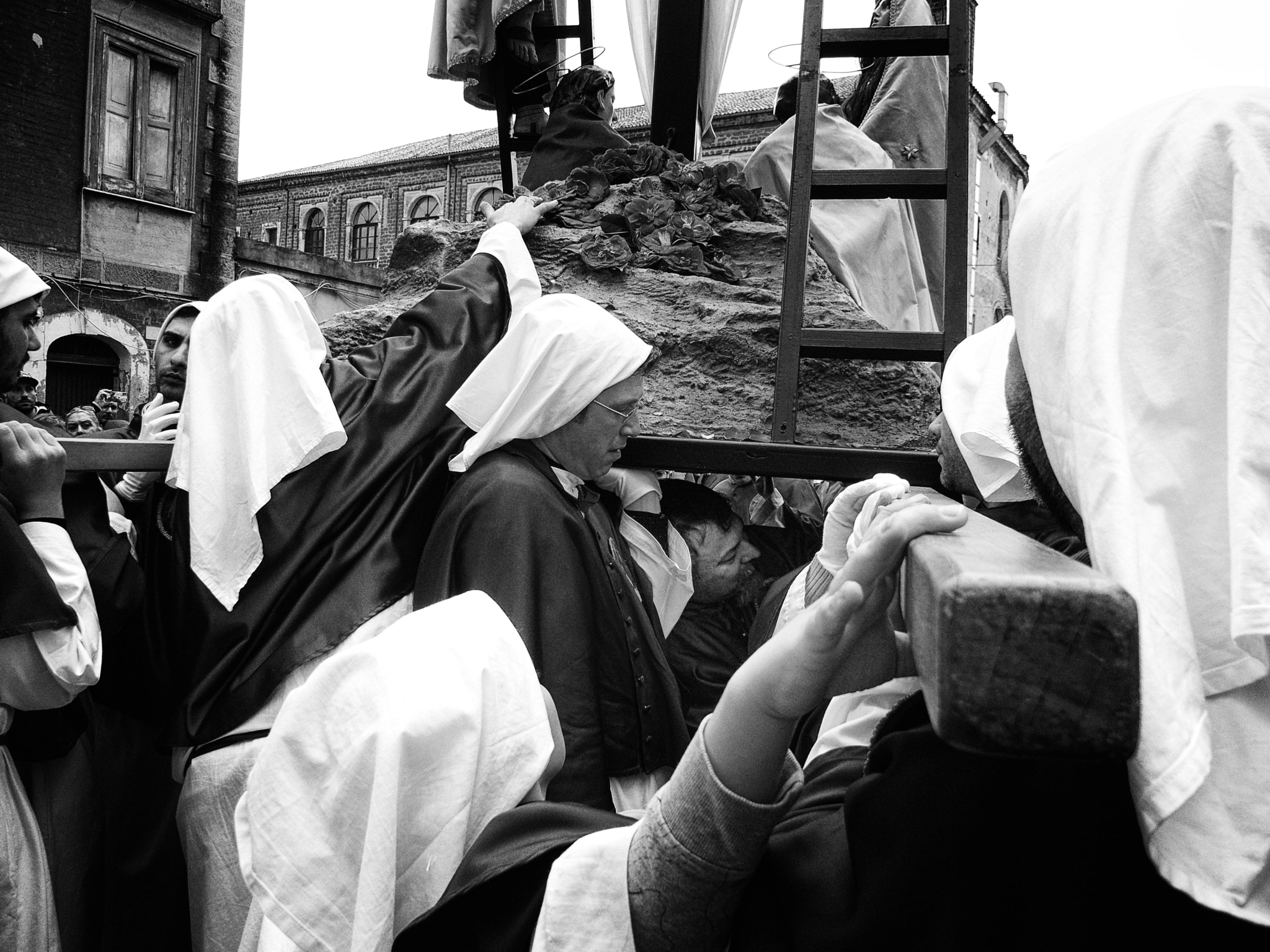 Olympus STYLUS1,1s sample photo. Weight of devotion photography