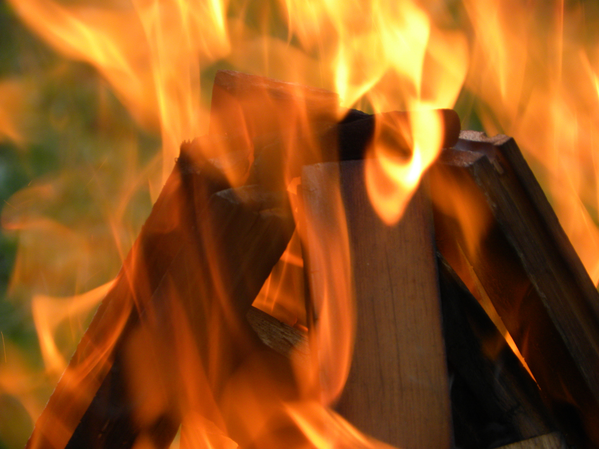 Nikon Coolpix P90 sample photo. The dance of flames photography