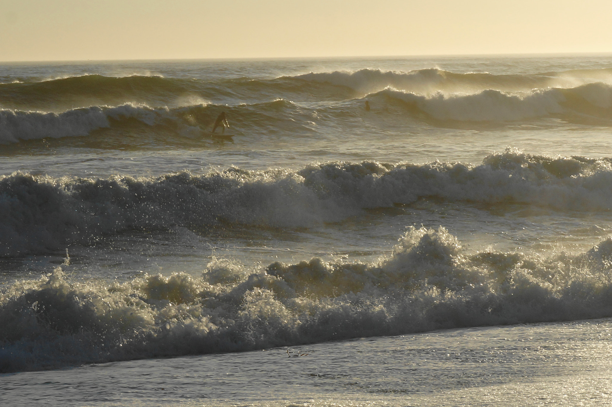 Sony Alpha NEX-3N sample photo. Force de l'ocean et temerite des surfers photography