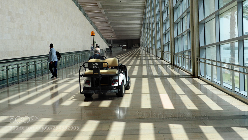 Olympus OM-D E-M5 II sample photo. Sunny airport photography