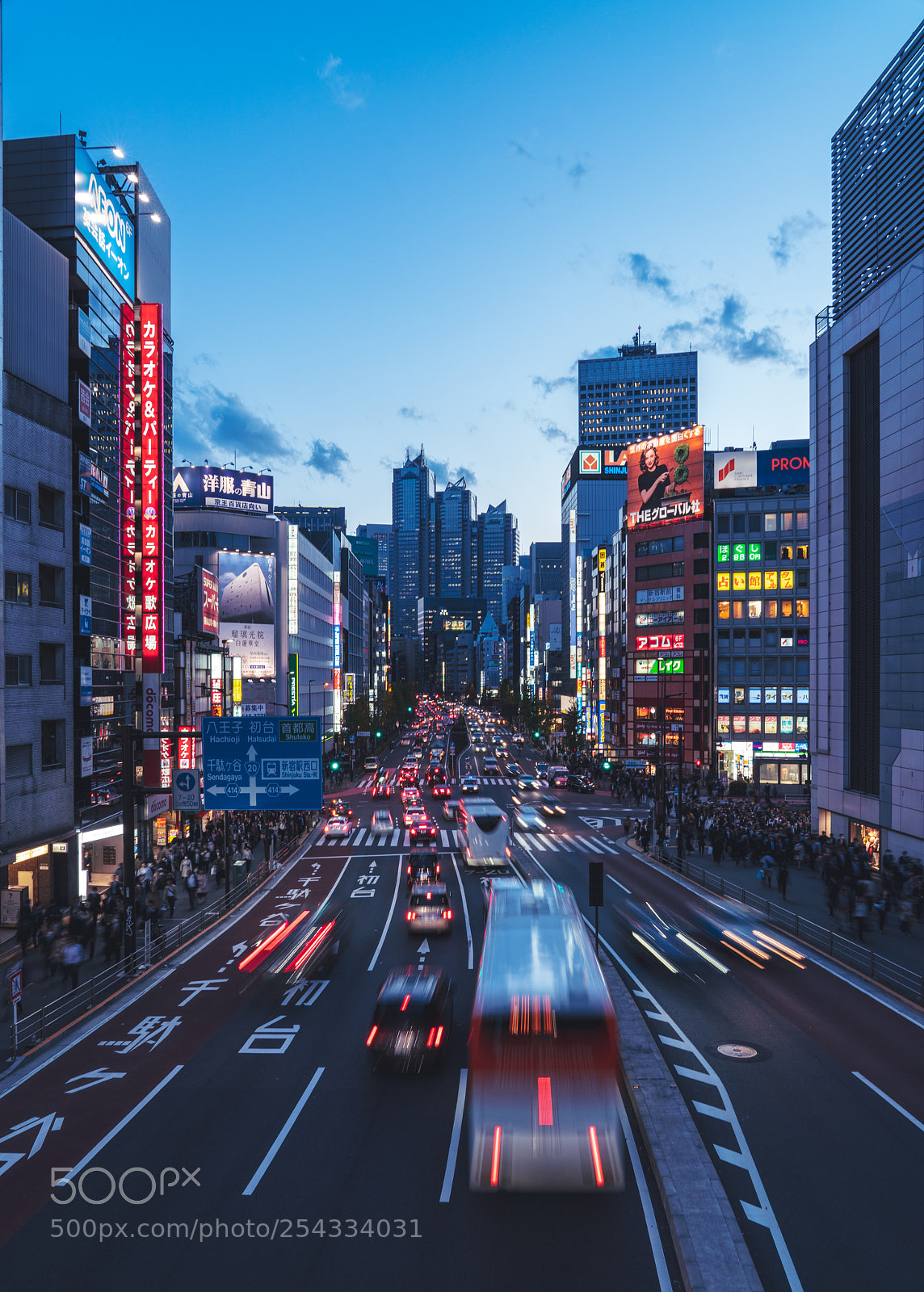 Sony a7R III sample photo. Shinjuku traffic photography
