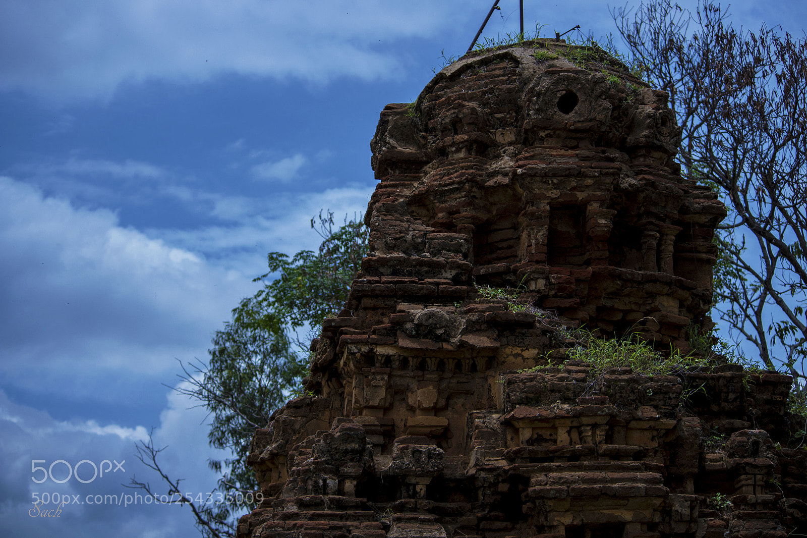 Canon EOS 700D (EOS Rebel T5i / EOS Kiss X7i) sample photo. Fallen stones photography