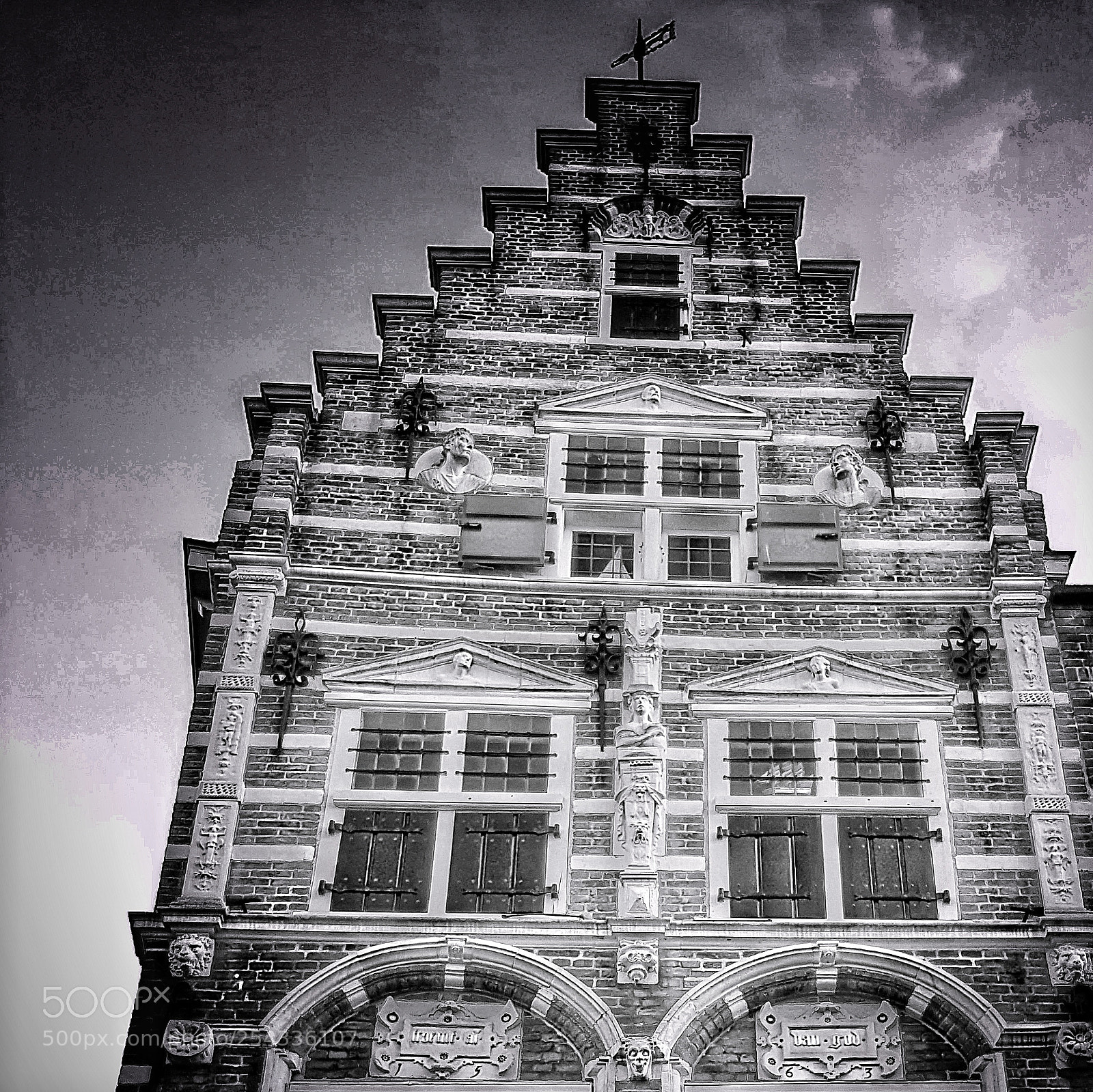 Samsung Galaxy S6 sample photo. Old building with stepped photography