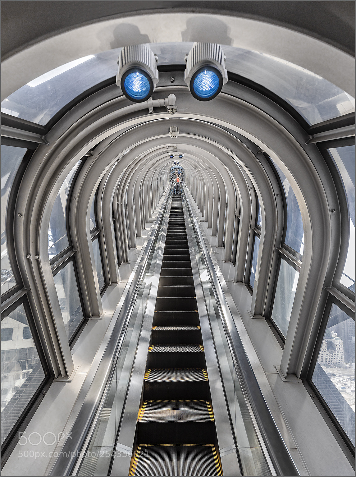 Canon EOS 5D Mark IV sample photo. Escalator in the umeda photography