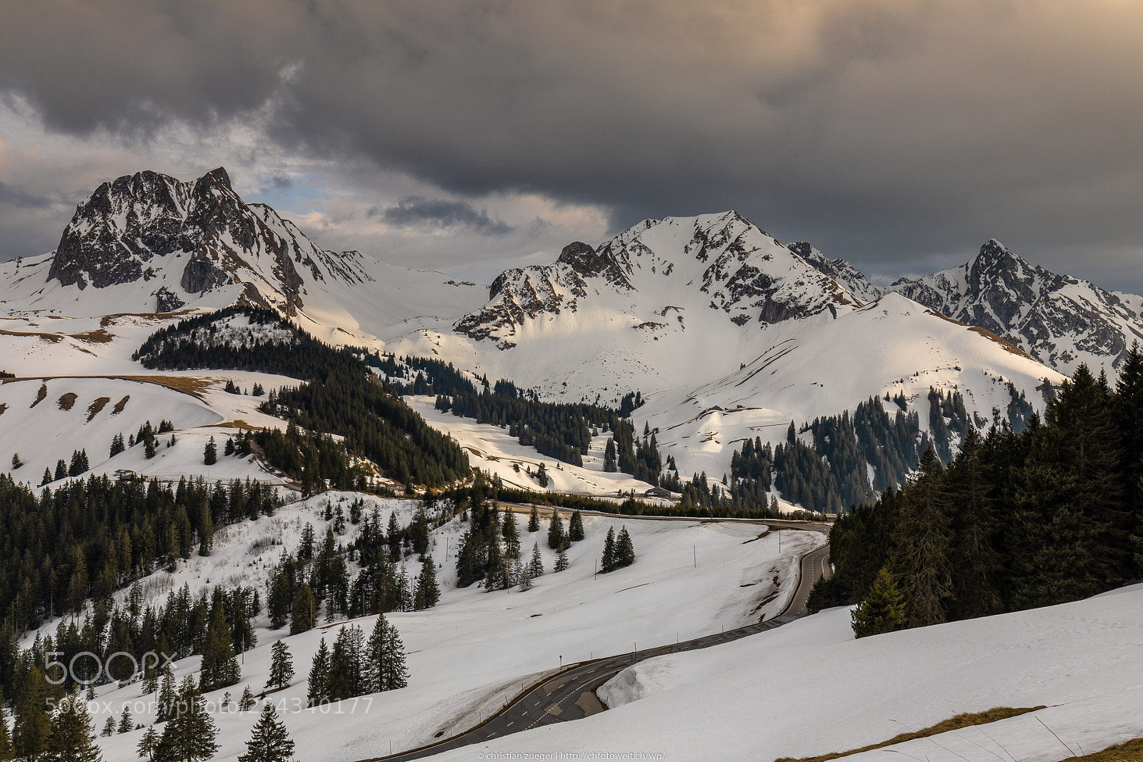 Canon EOS 5D Mark IV sample photo. Warm sunlight on snowy photography