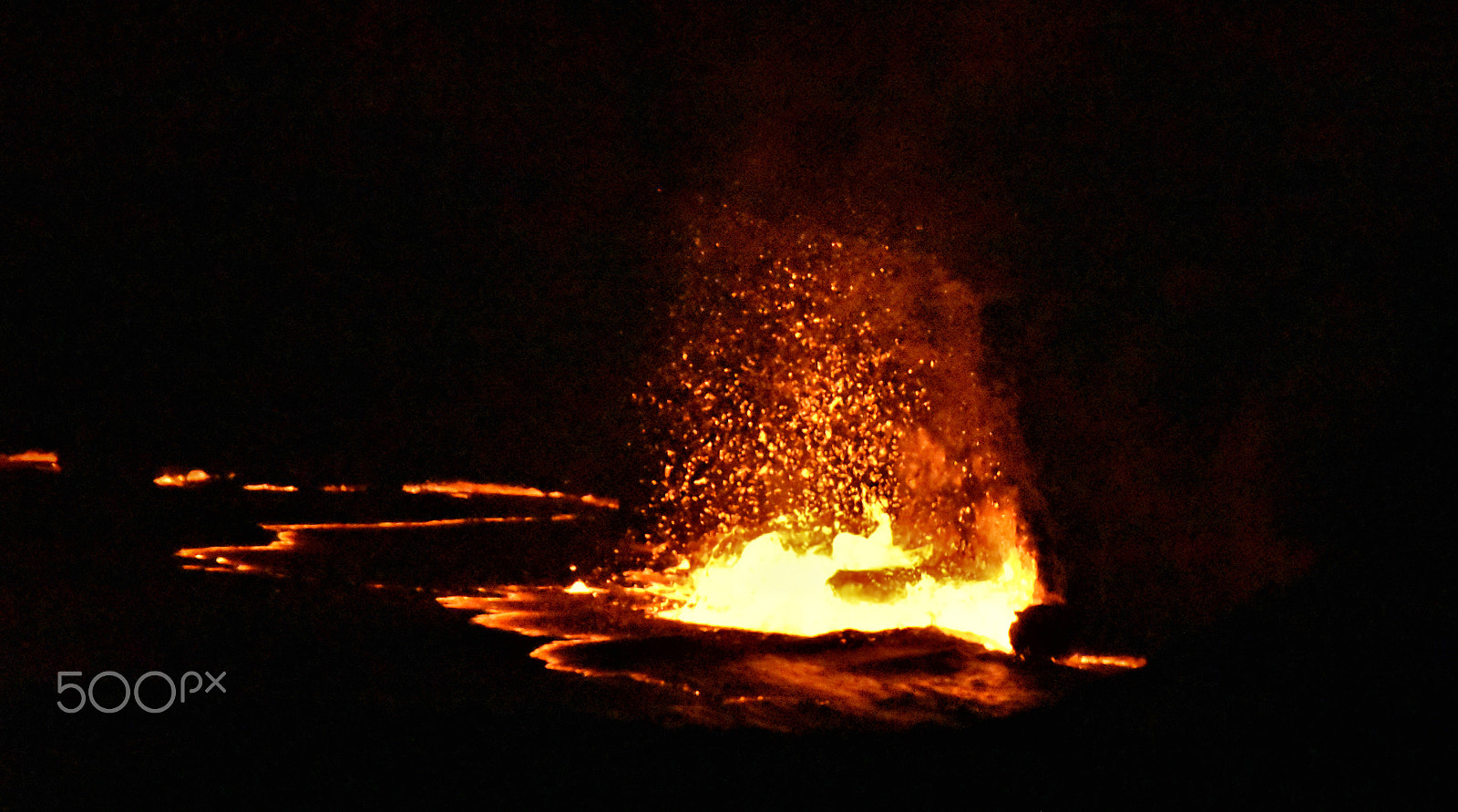 Nikon D5500 + Tamron SP 150-600mm F5-6.3 Di VC USD sample photo. Kilauea eruption at night photography