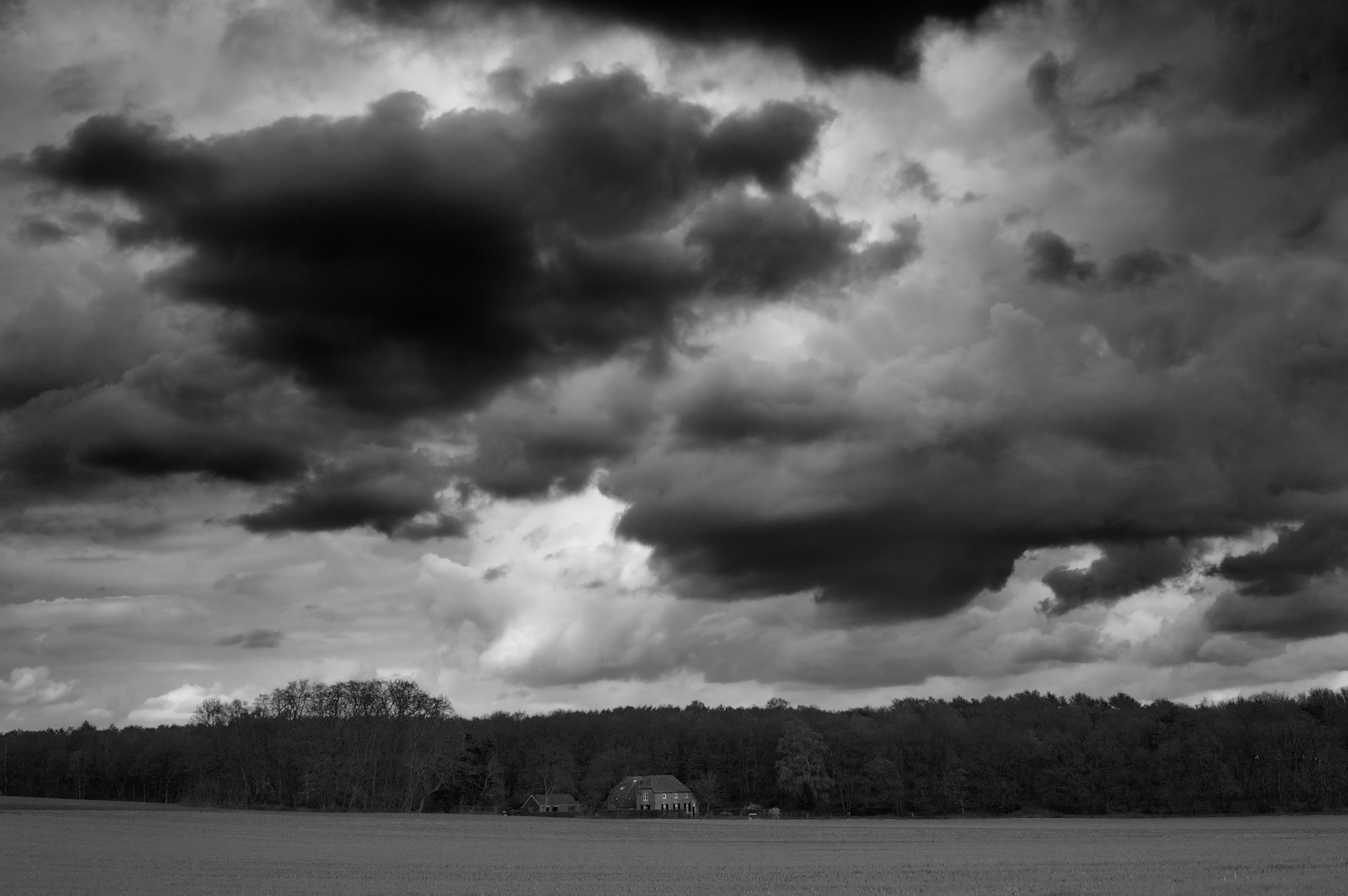 Leica M8 sample photo. Black clouds hanging over the domain photography