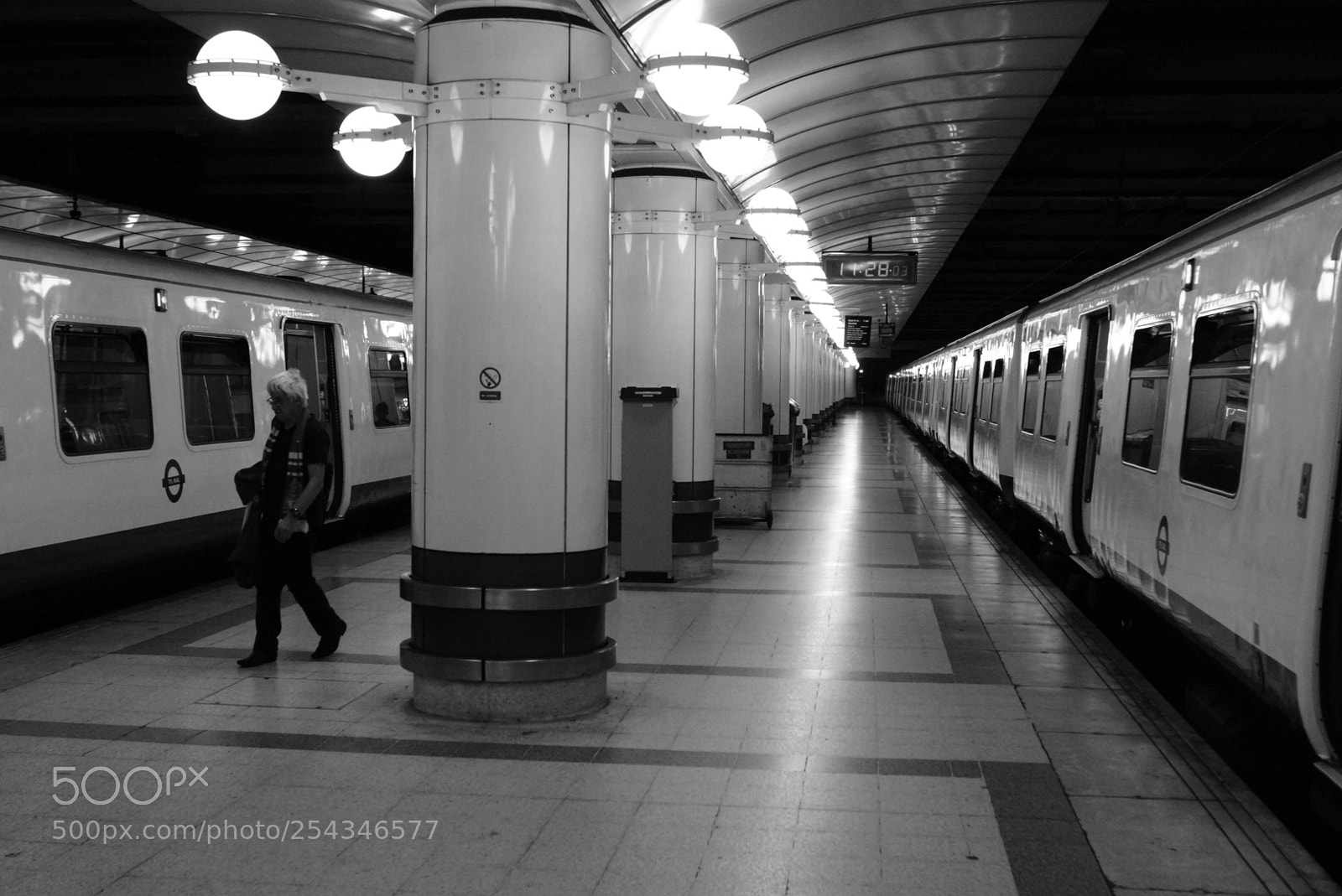 Sony SLT-A77 sample photo. London underground photography