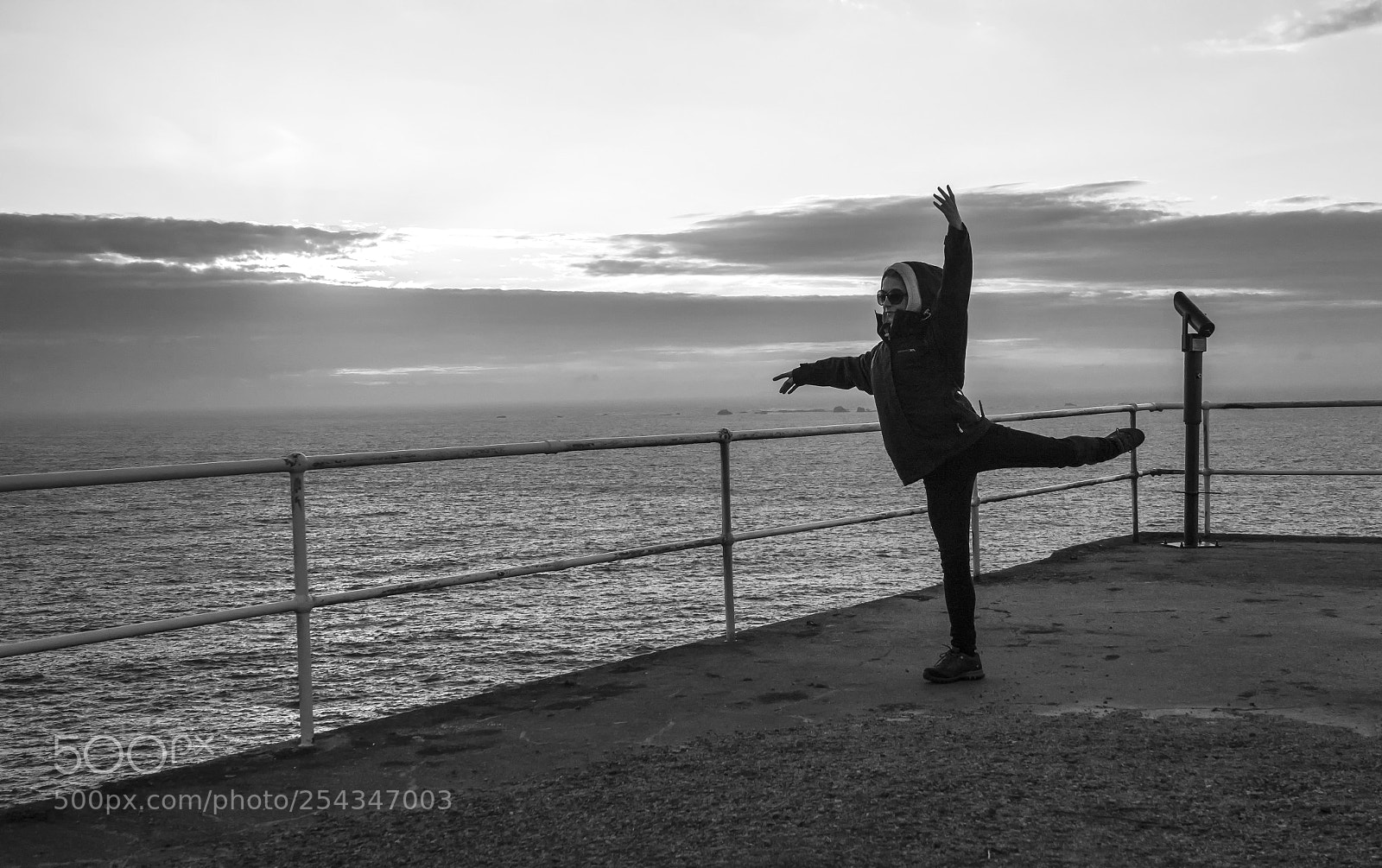 Sony a7 sample photo. Attitude on the pier photography