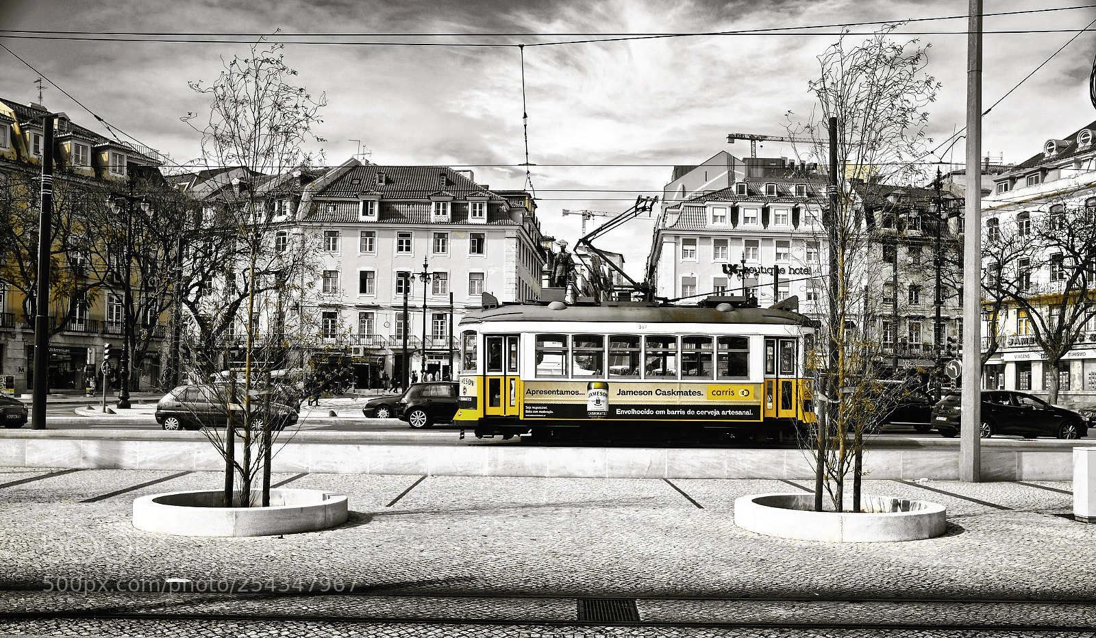 Fujifilm X-T2 sample photo. Yellow tram photography