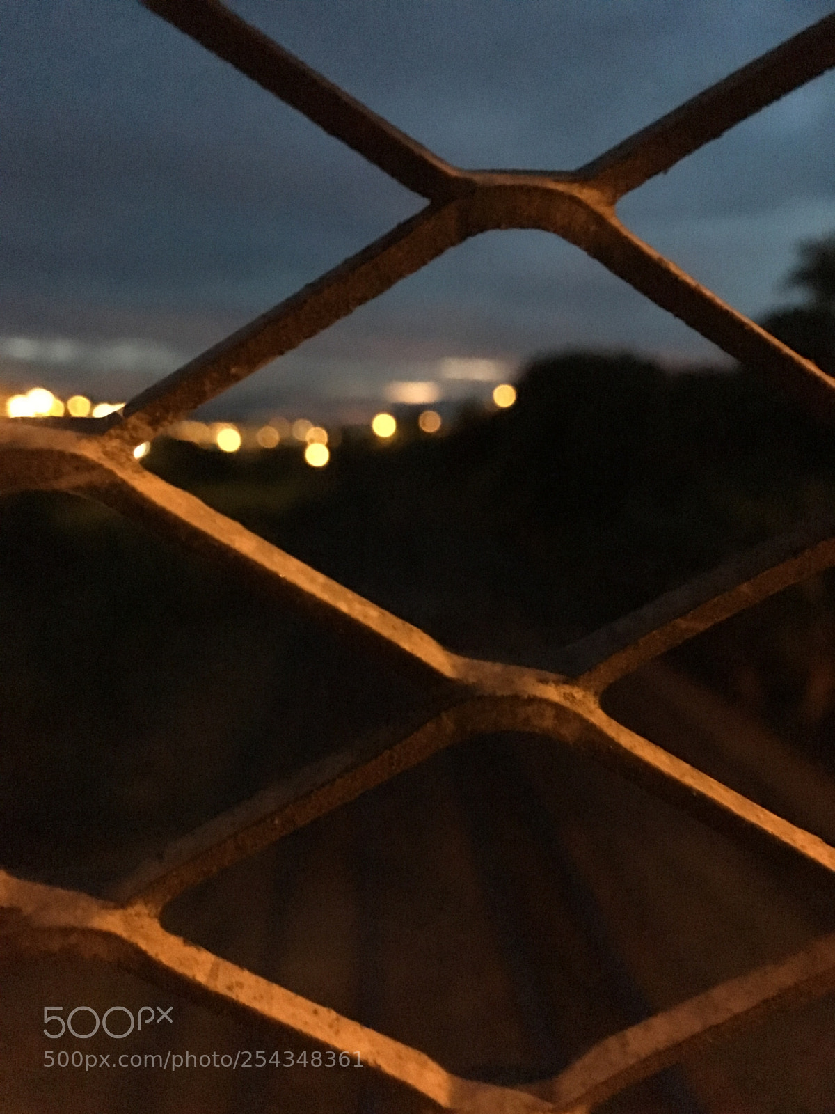 Apple iPhone SE sample photo. City lights in the photography