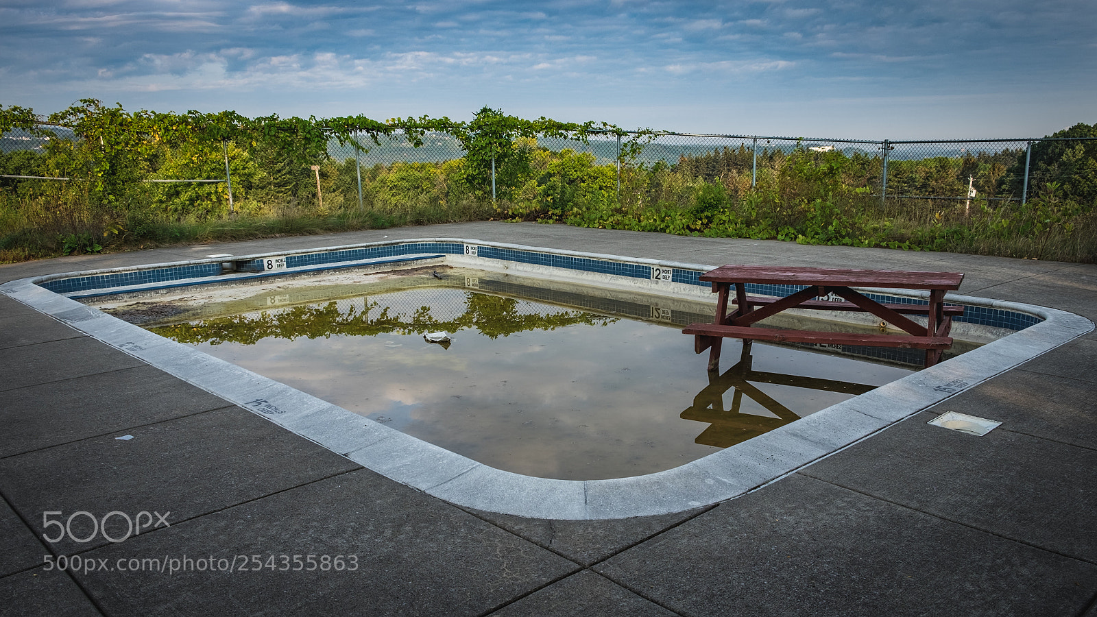 Fujifilm X-T1 sample photo. Sit in the pool photography