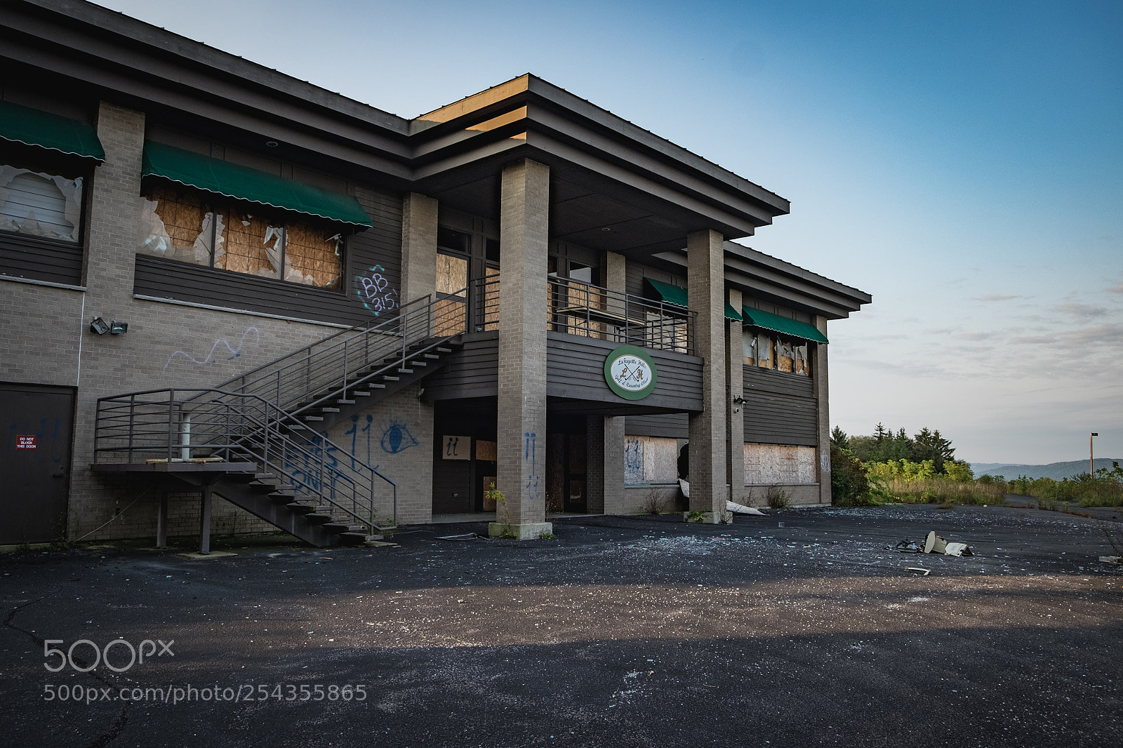 Fujifilm X-T1 sample photo. Club urbex photography