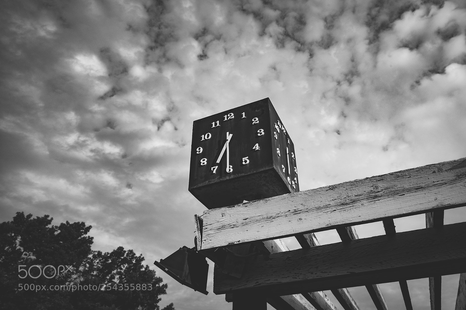 Fujifilm X-T1 sample photo. Basic time photography
