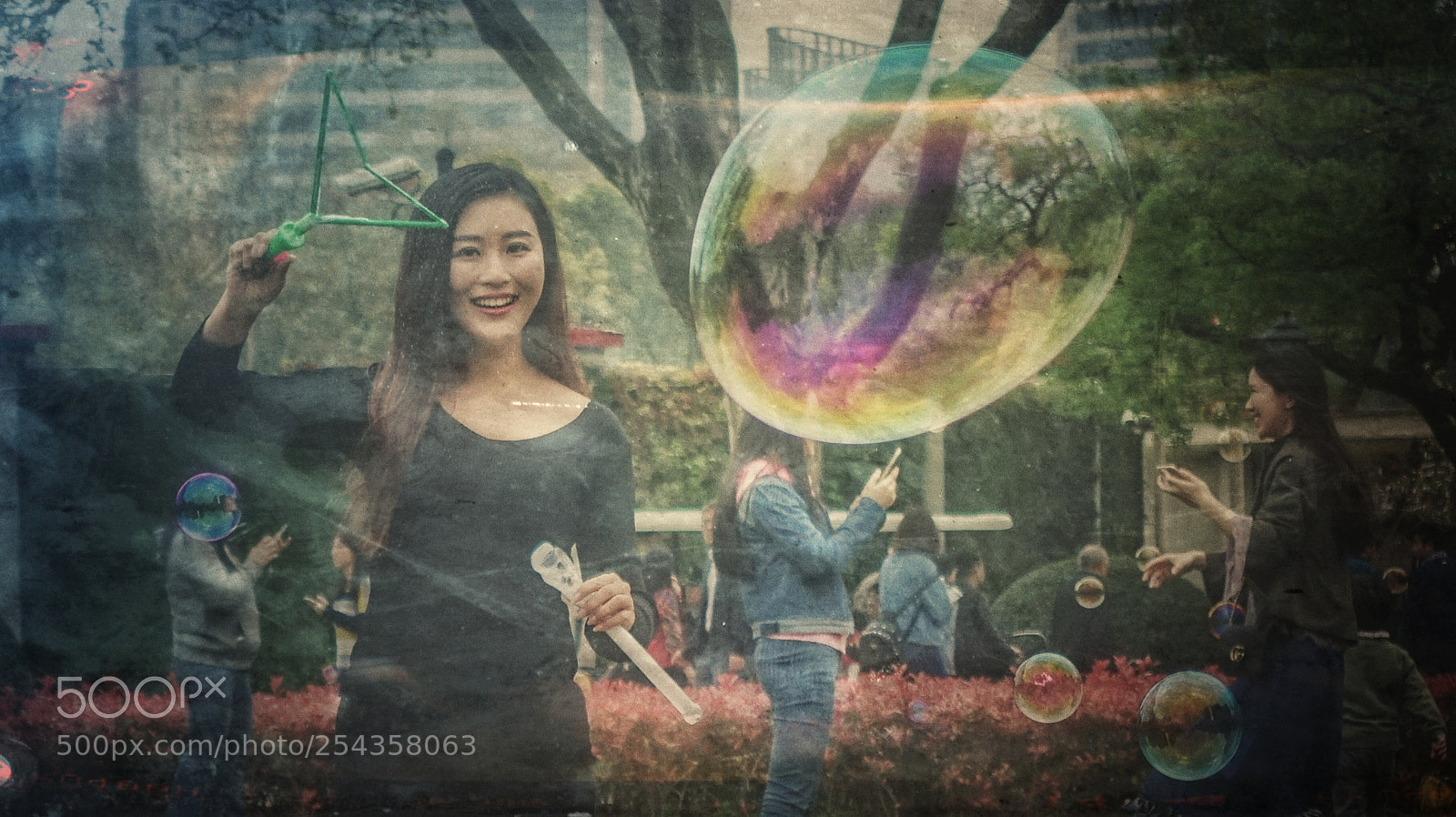 Sony Cyber-shot DSC-RX100 III sample photo. Bubble woman photography