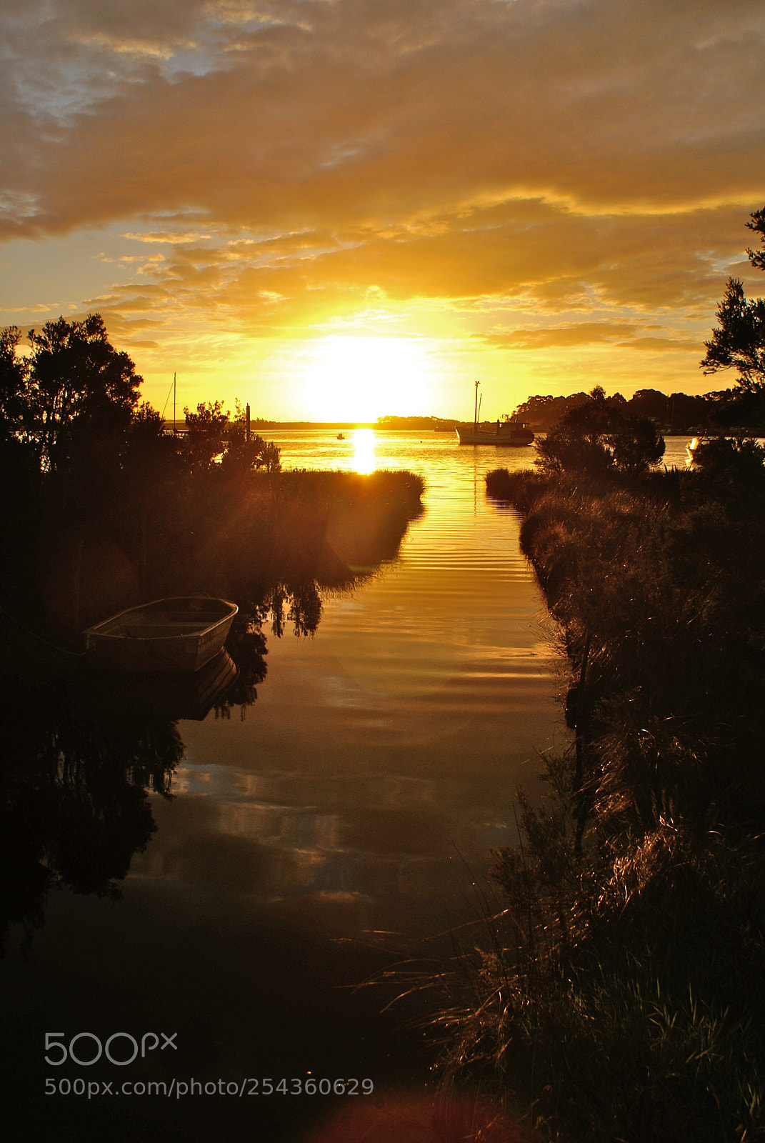 Sony Alpha DSLR-A100 sample photo. Strahan sunset photography
