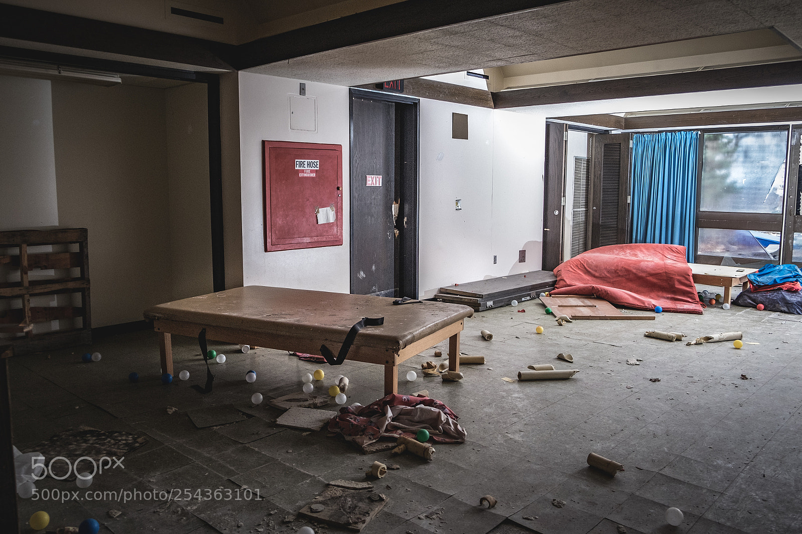 Fujifilm X-T1 sample photo. Strapped photography