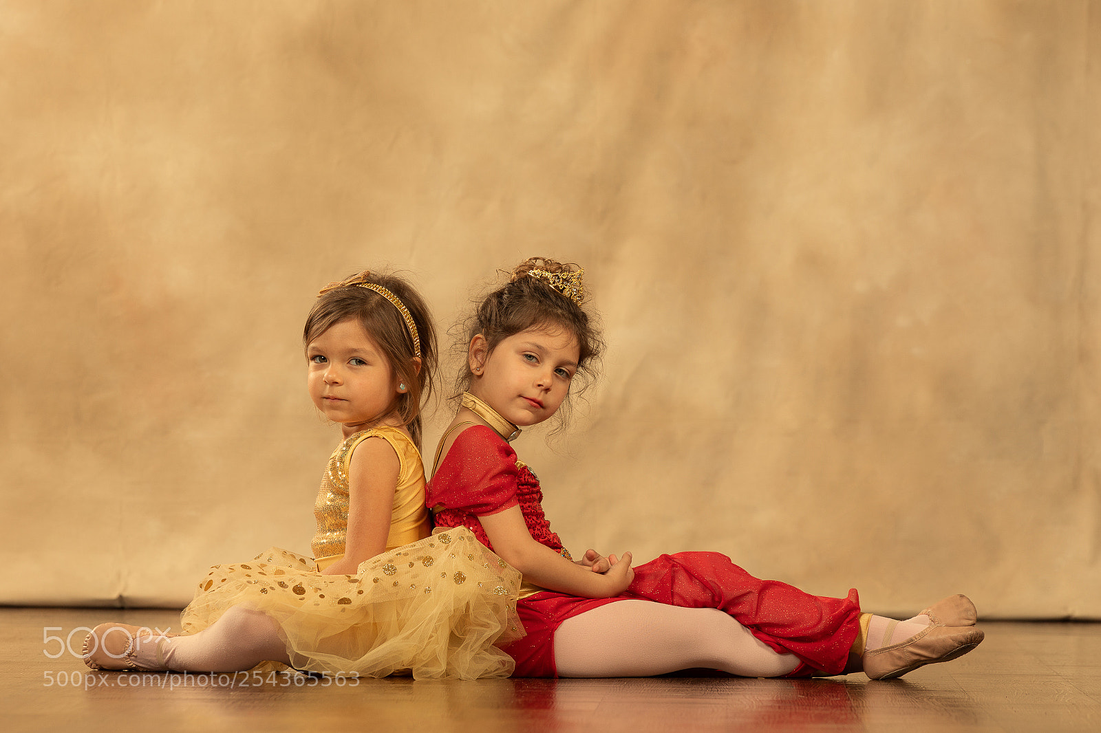 Canon EOS 5D Mark IV sample photo. Sisters photography