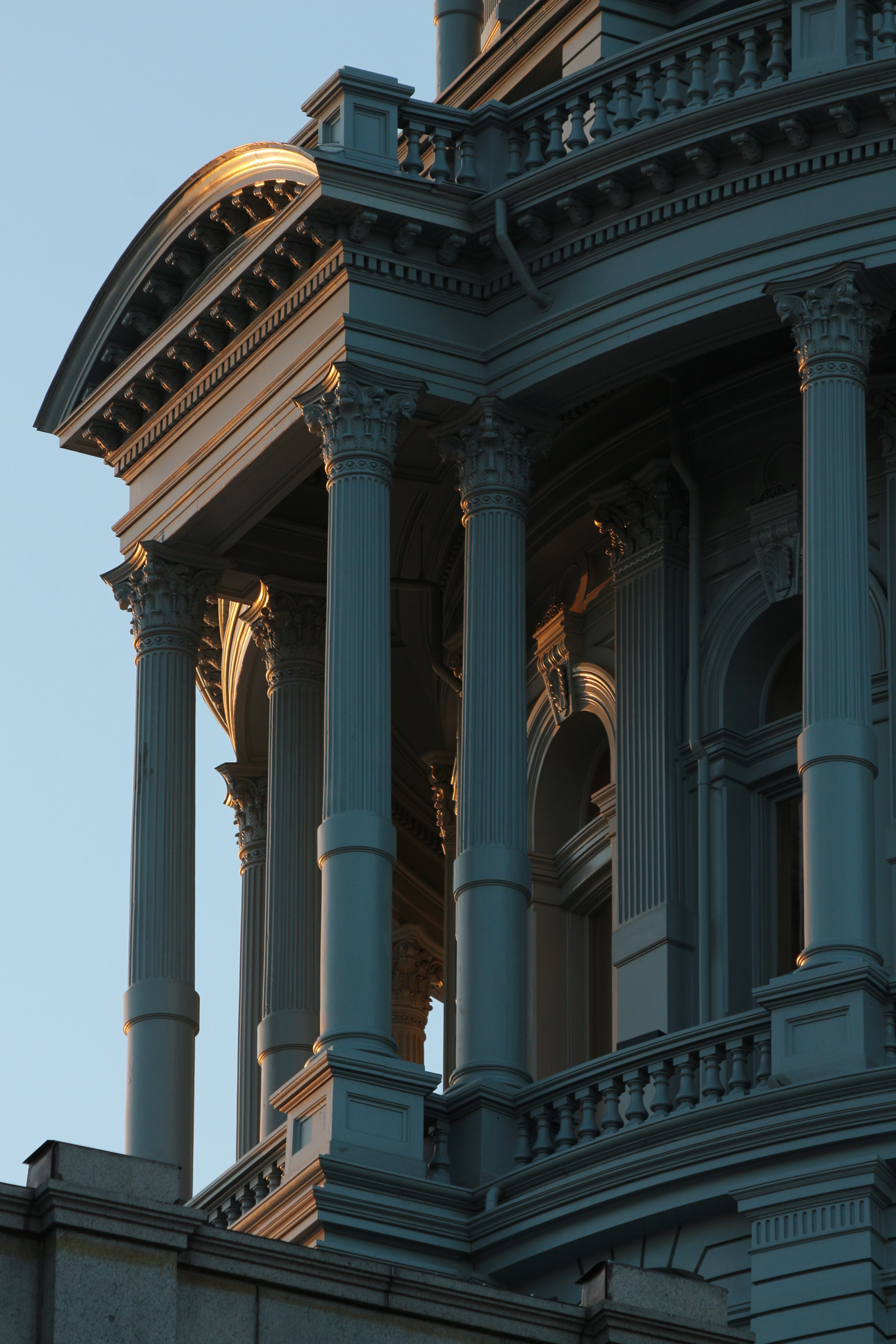 Canon EF 70-300 F4-5.6 IS II USM sample photo. Colorado legislature in denver at sunrise photography
