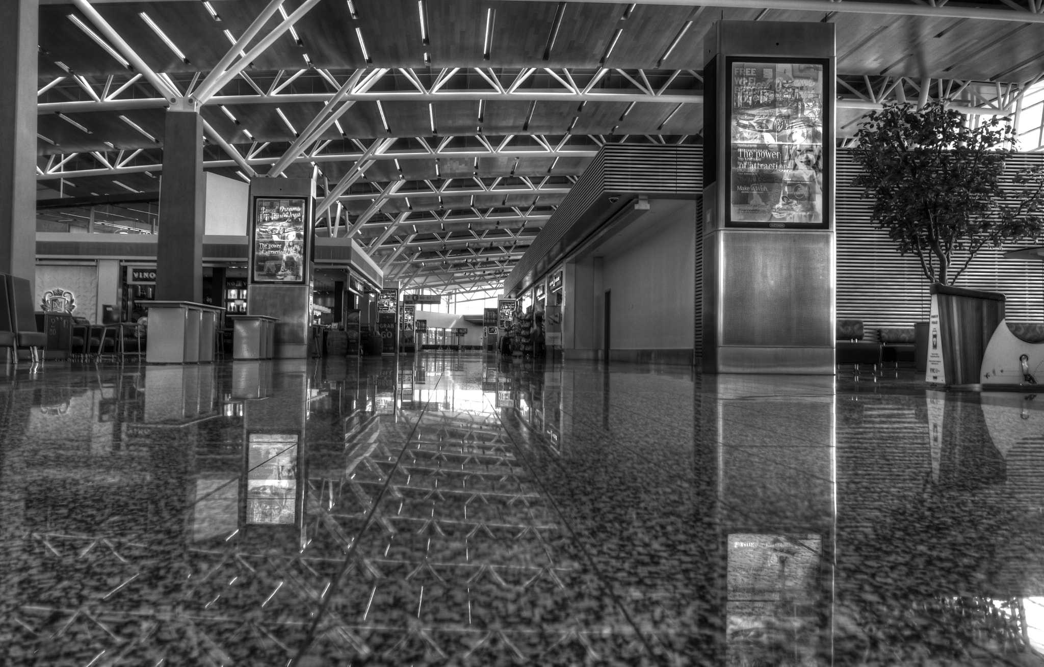 Canon EOS 650D (EOS Rebel T4i / EOS Kiss X6i) + Canon EF-S 10-18mm F4.5–5.6 IS STM sample photo. Calgary airport international terminal photography