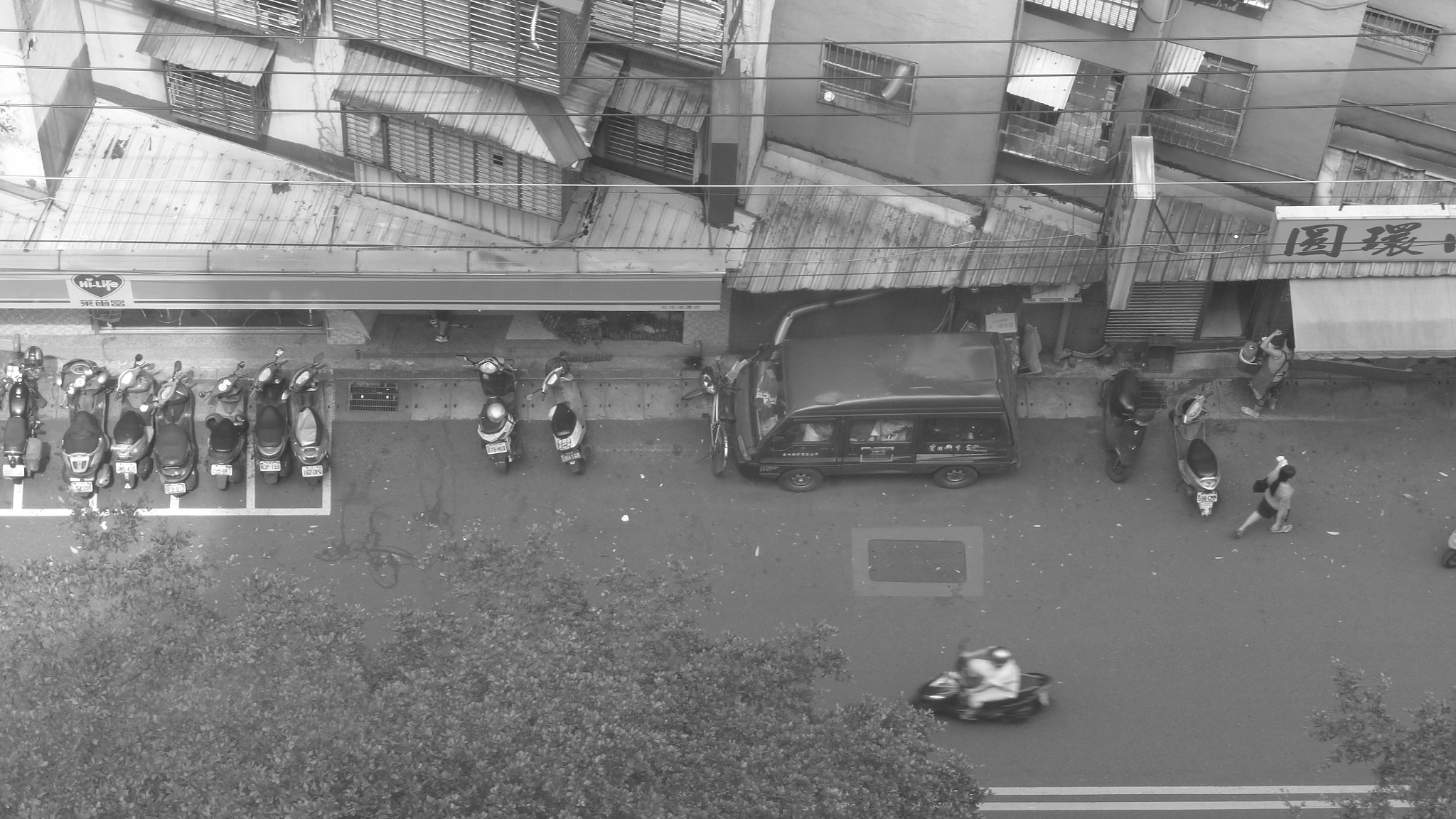 Panasonic Lumix DMC-ZS20 (Lumix DMC-TZ30) sample photo. Street view photography
