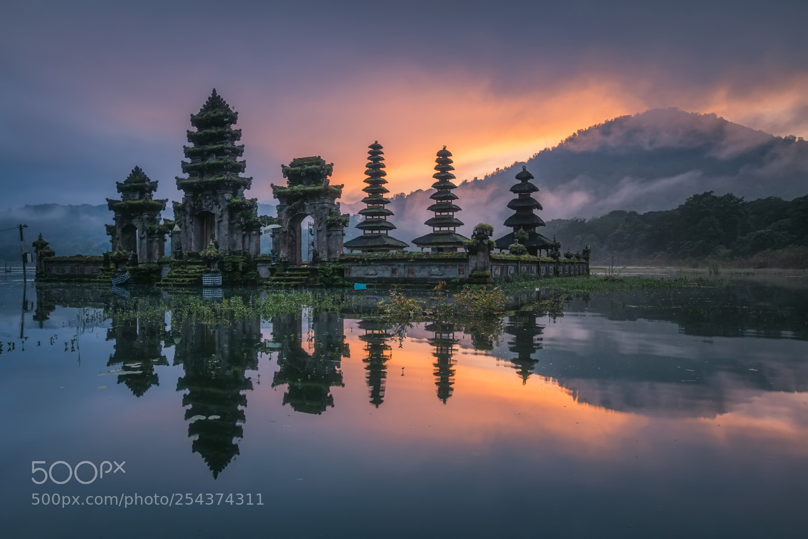 Canon EOS 70D sample photo. Tamblingan temple photography