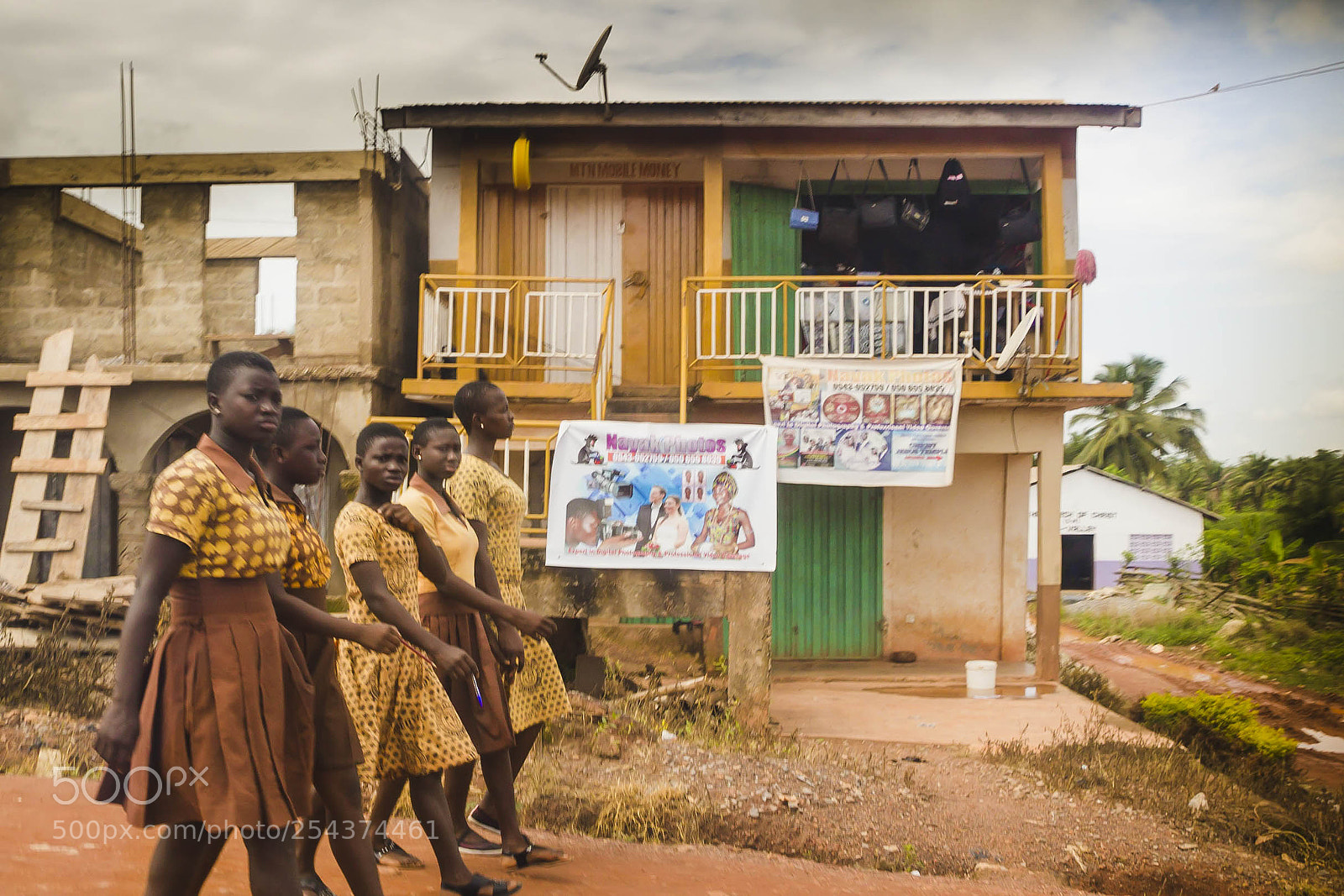 Canon EOS 60D sample photo. Ghana - walking home photography