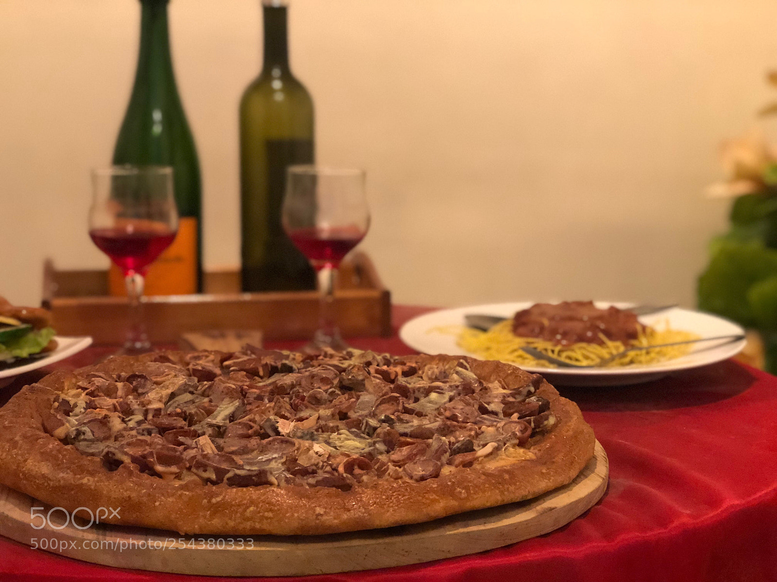 Apple iPhone 8 Plus sample photo. Pizza & spaghetti photography