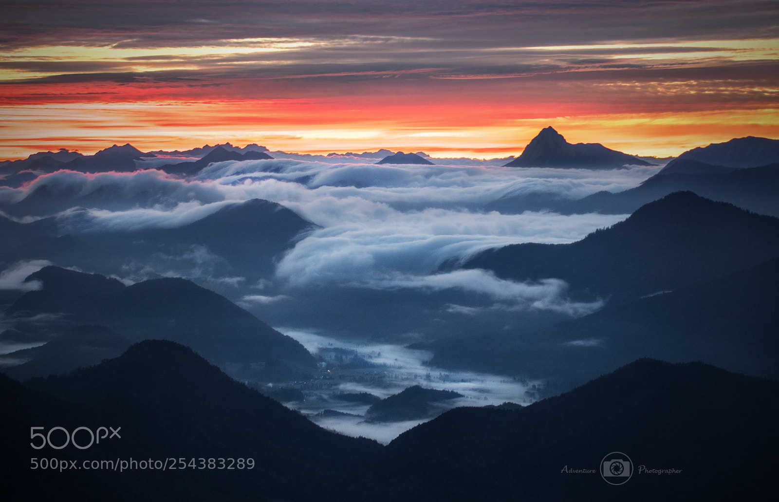 Canon EOS 5D Mark IV sample photo. Morning on the peak photography