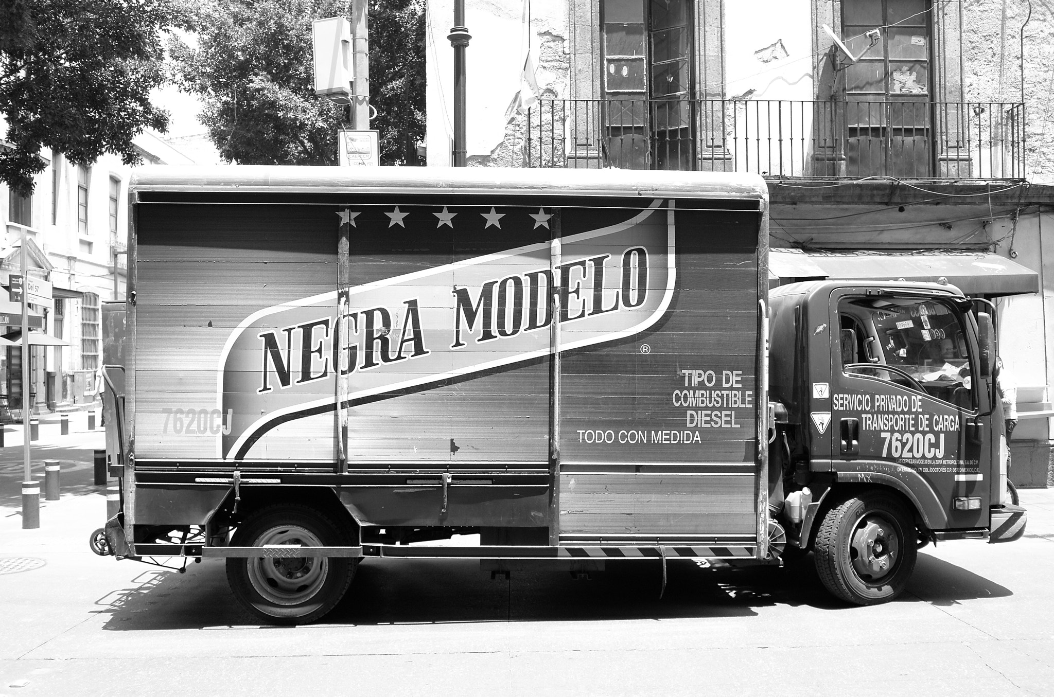 Leica X2 sample photo. Negra modelo photography