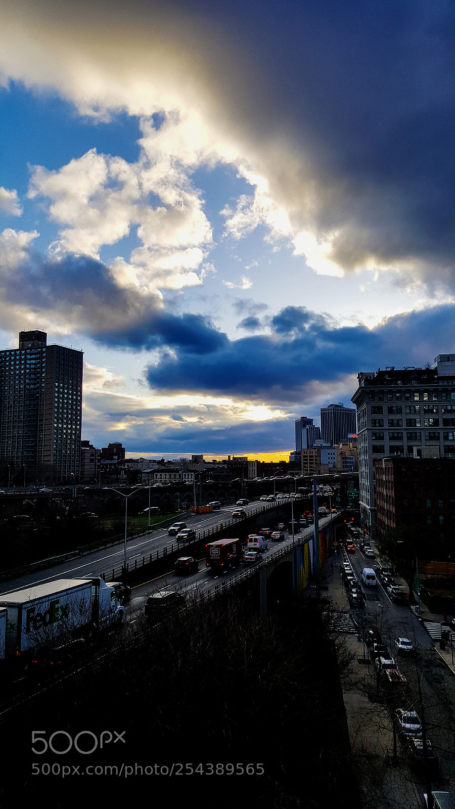 Samsung Galaxy Note5 sample photo. Evening traffic photography