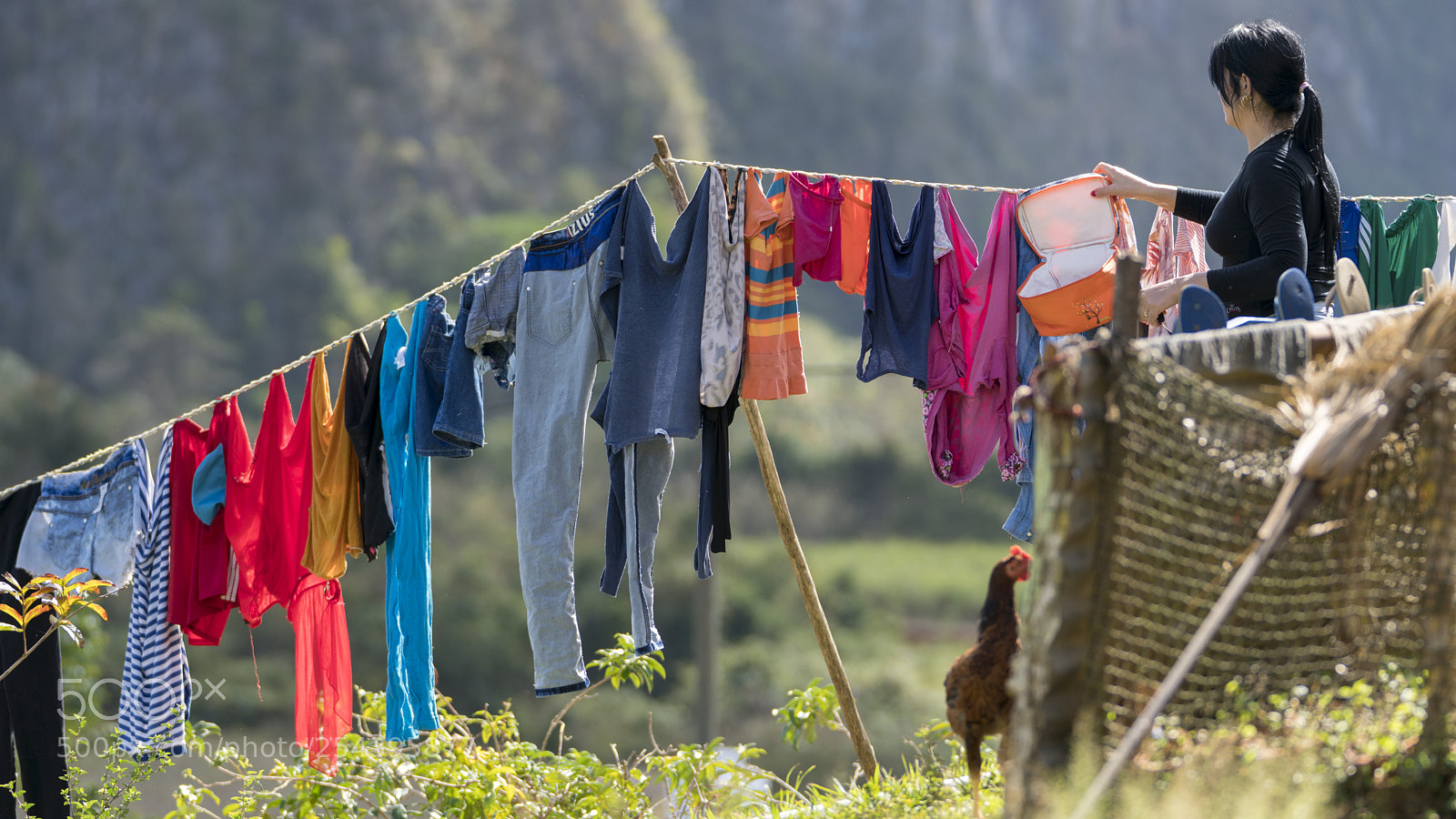 Sony a6500 sample photo. Cuban laundry girl photography