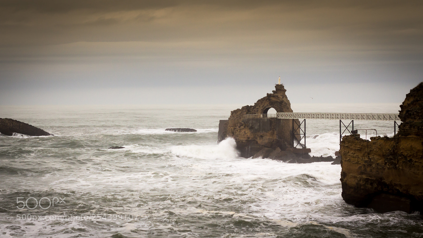 Canon EOS 60D sample photo. Tempete biarritz photography