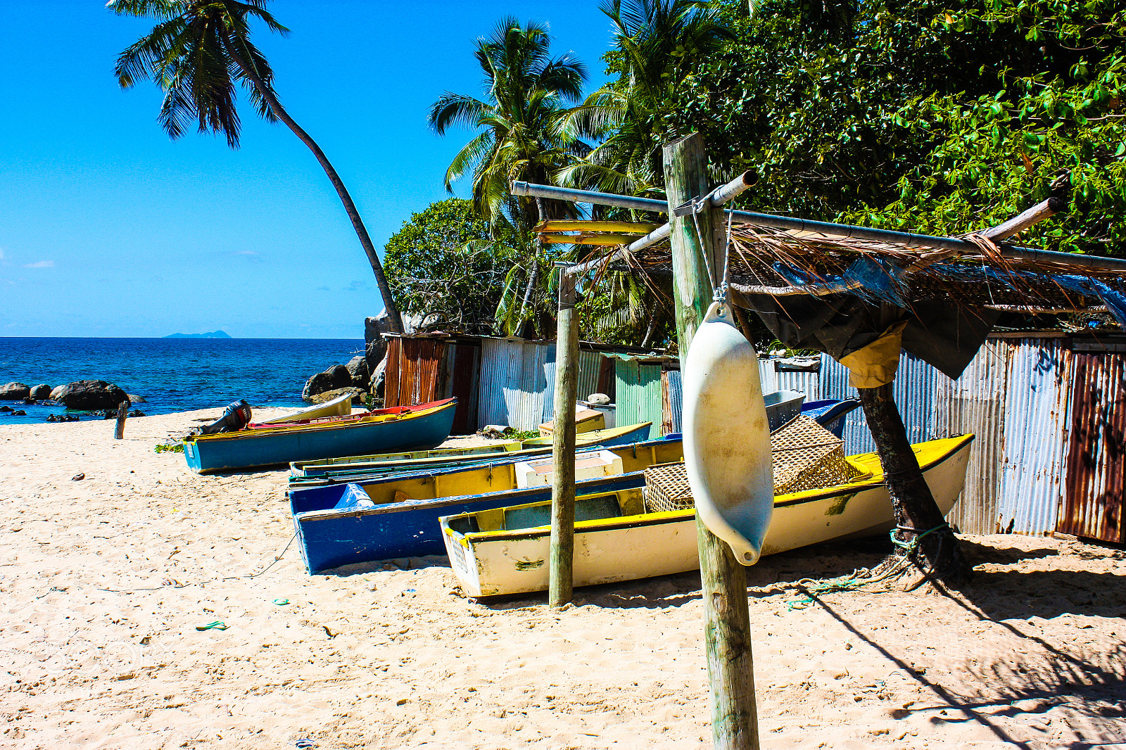 Canon EOS 450D (EOS Rebel XSi / EOS Kiss X2) sample photo. Local fishermen's boats, intendance photography