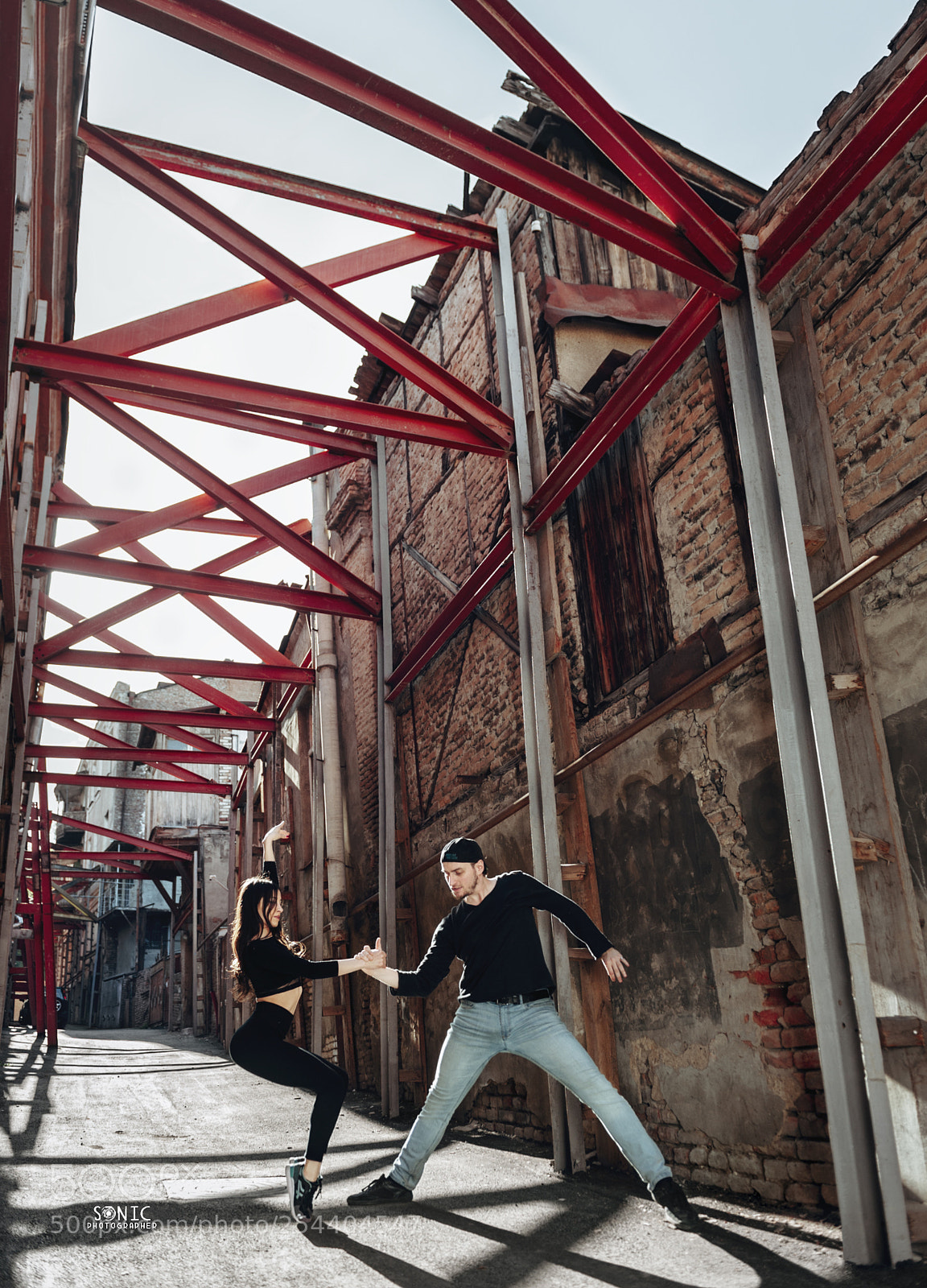Nikon D700 sample photo. Street dancer couple photography